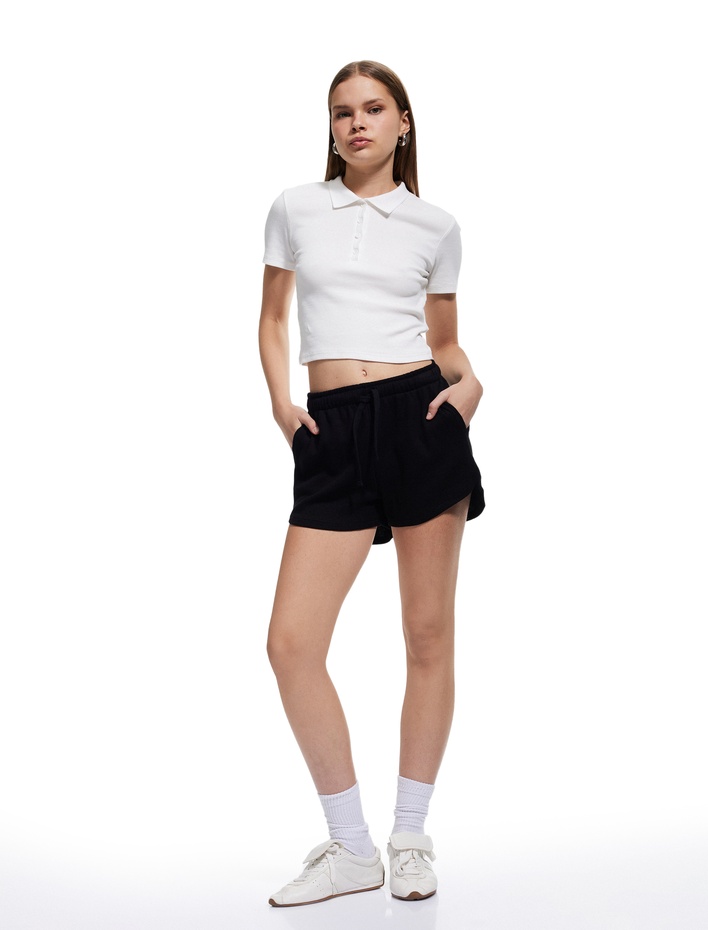  Pamuklu Cep Detaylı Slim Fit Beli Bağcıklı Mini Şort