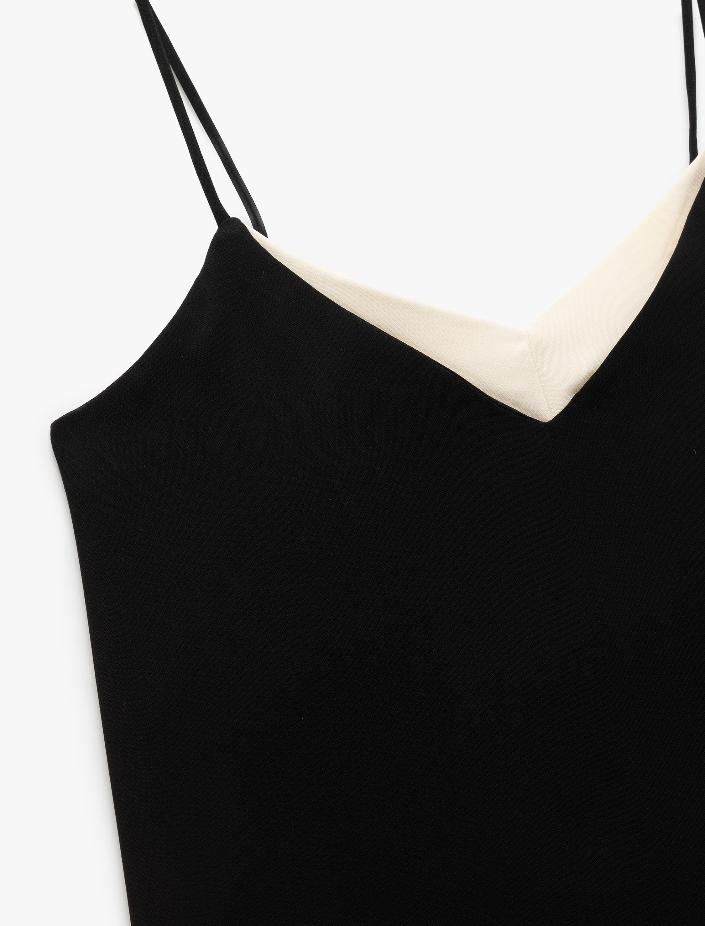   İki Farklı Kumaş Kullanımlı V Yaka İnce Askılı Bluz