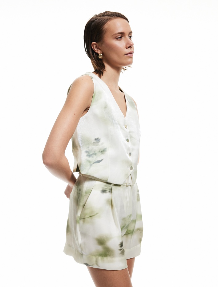  Normal Bel Cepli Kemerli Batik Desenli Saten Şort