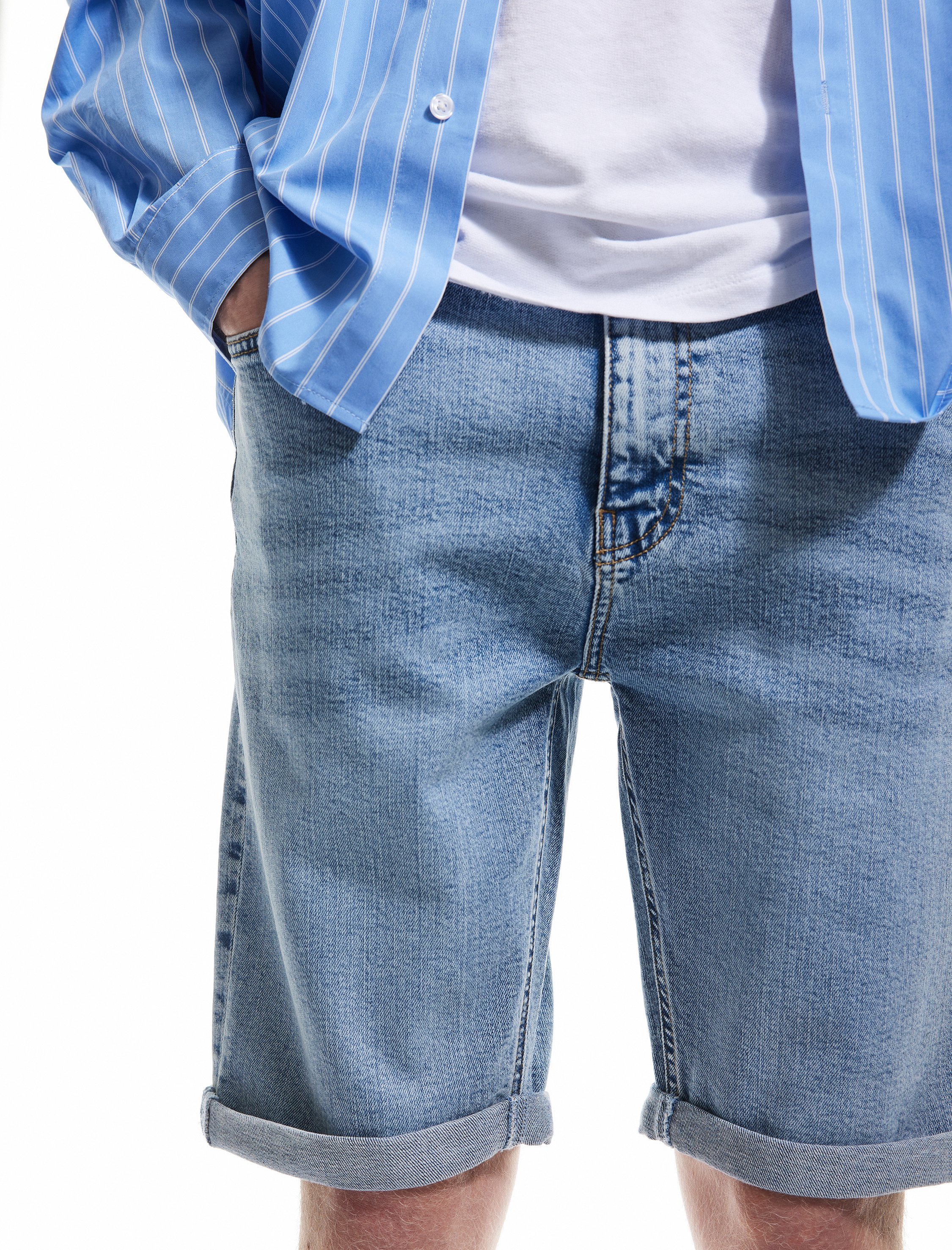   Katlamalı Paça Cepli Bermuda Slim Fit Denim Şort