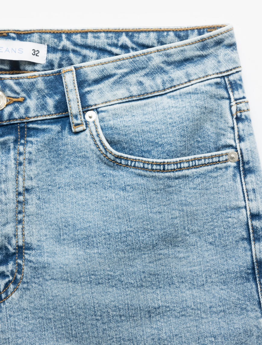   Katlamalı Paça Cepli Bermuda Slim Fit Denim Şort