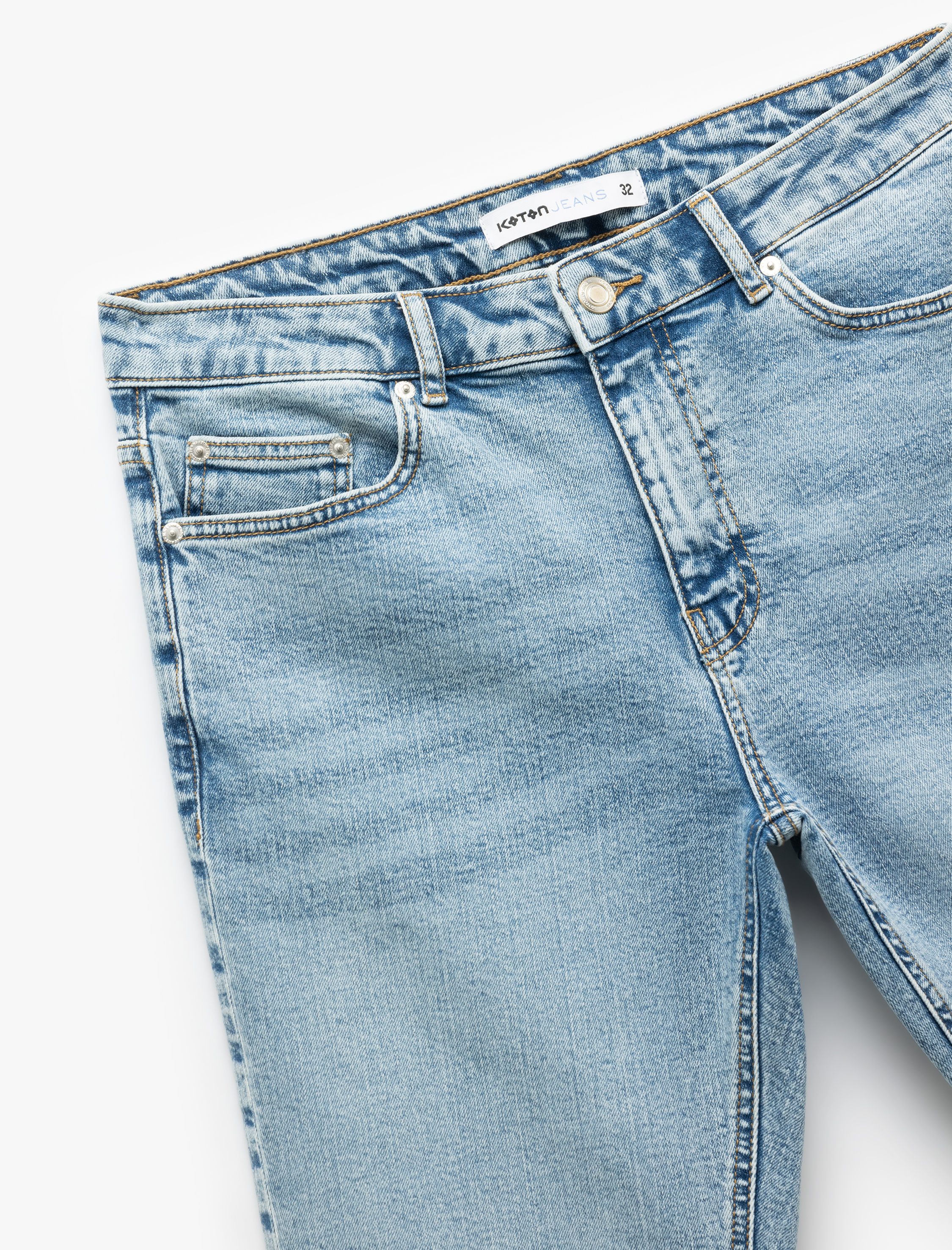   Katlamalı Paça Cepli Bermuda Slim Fit Denim Şort