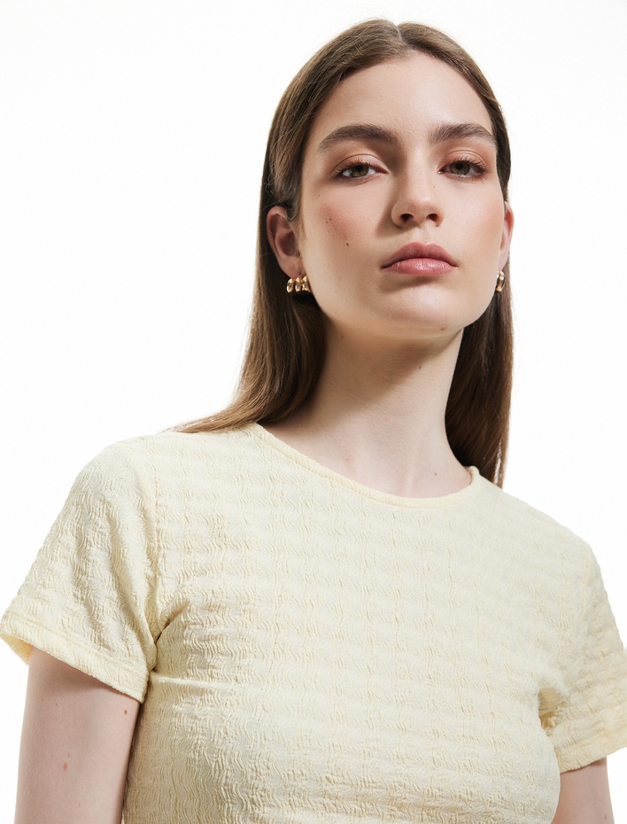  Bürümcük Kumaş Dokulu Kısa Kollu Bisiklet Yaka Peplum Tişört