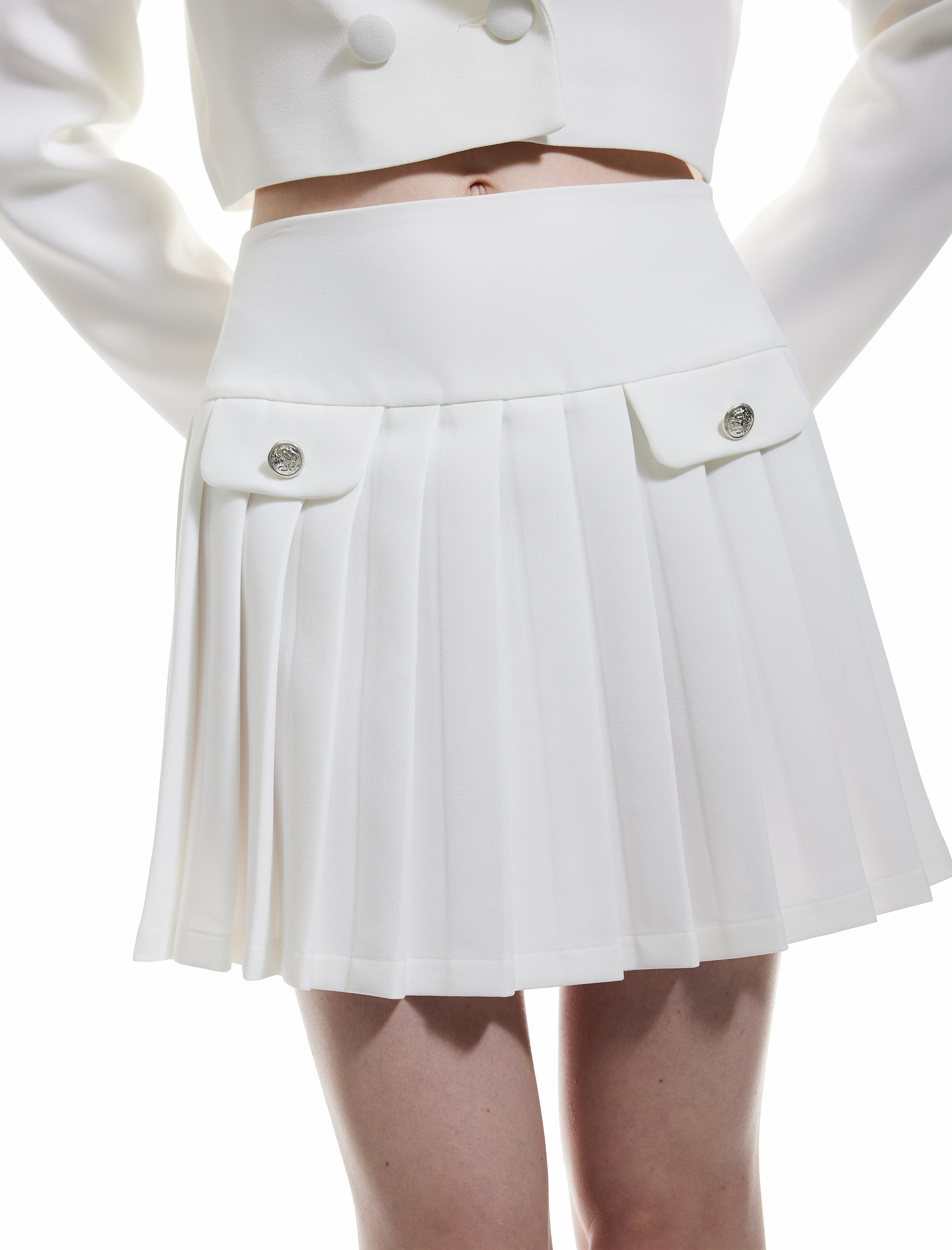   Standart Bel Düğmeli Aplike Detaylı A Kesim Pileli Mini Etek