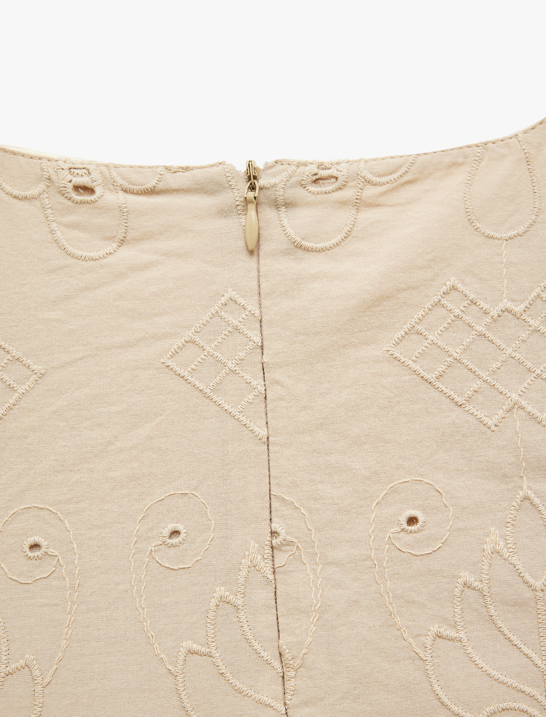   Pamuklu Astarlı Fistolu Brodeli Kolsuz Mini Halter Yaka Elbise