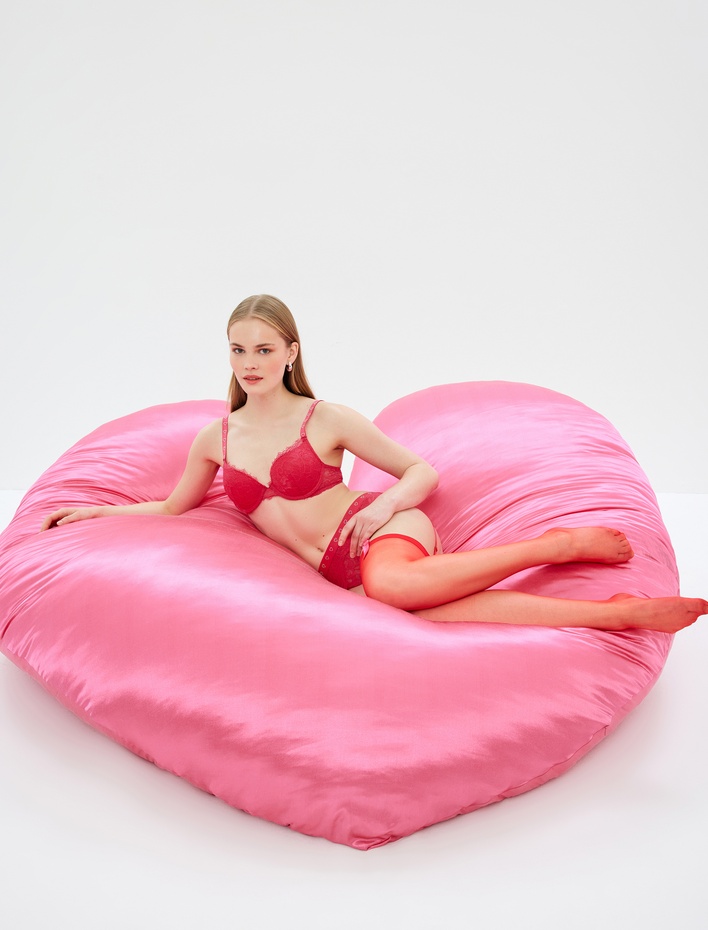  Kalpli Taş Detaylı Dantelli String Külot