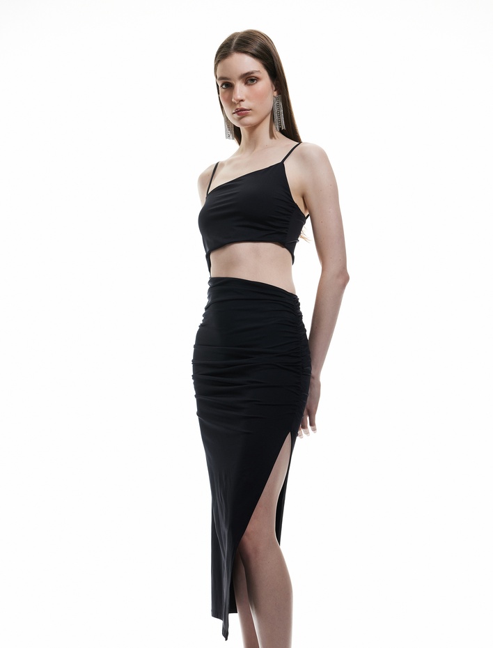  İnce Askılı Yan Pencere Detaylı Midi Bodycon Elbise