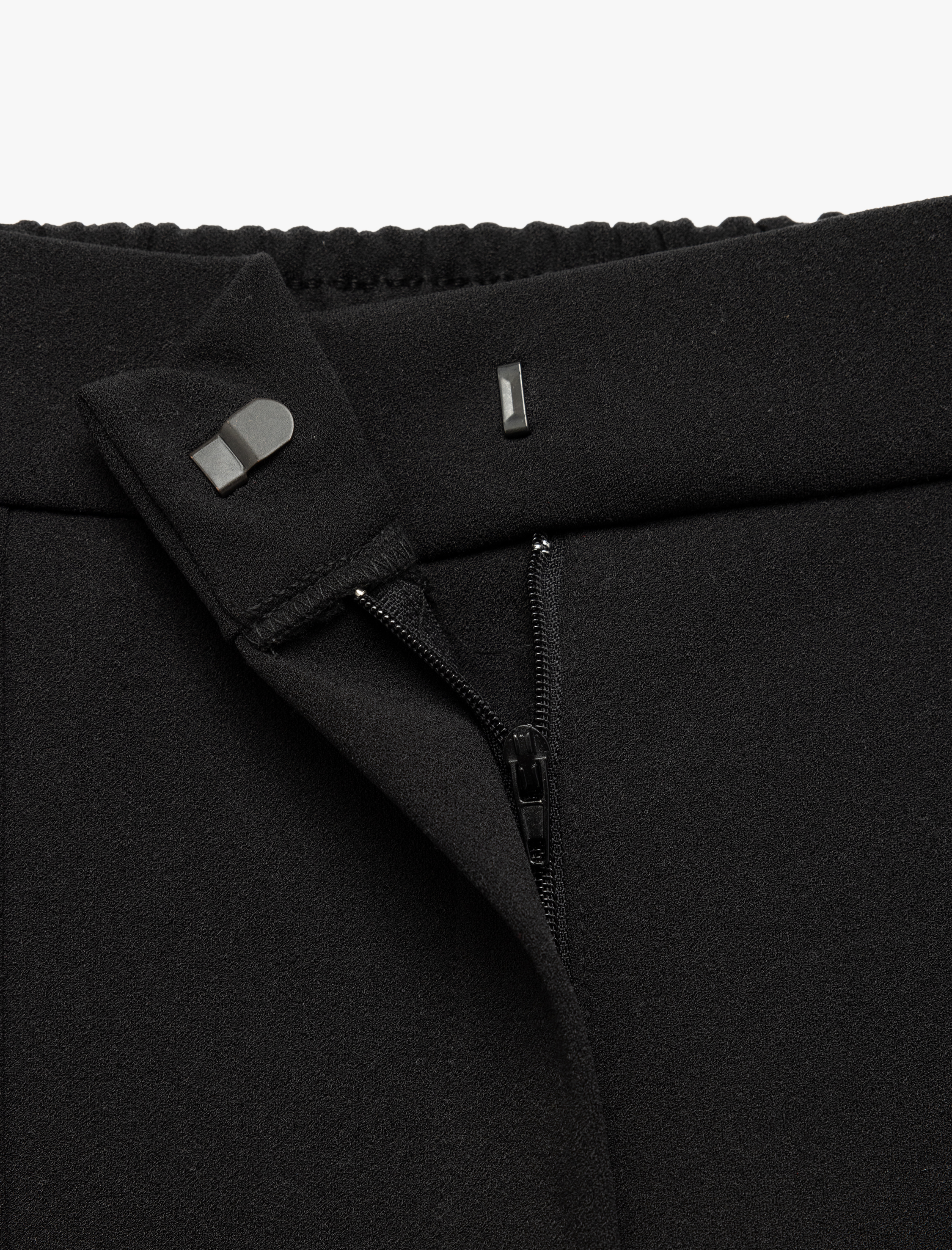   Krep Scuba Kumaş Fermuar Detaylı Cepli Havuç Pantolon