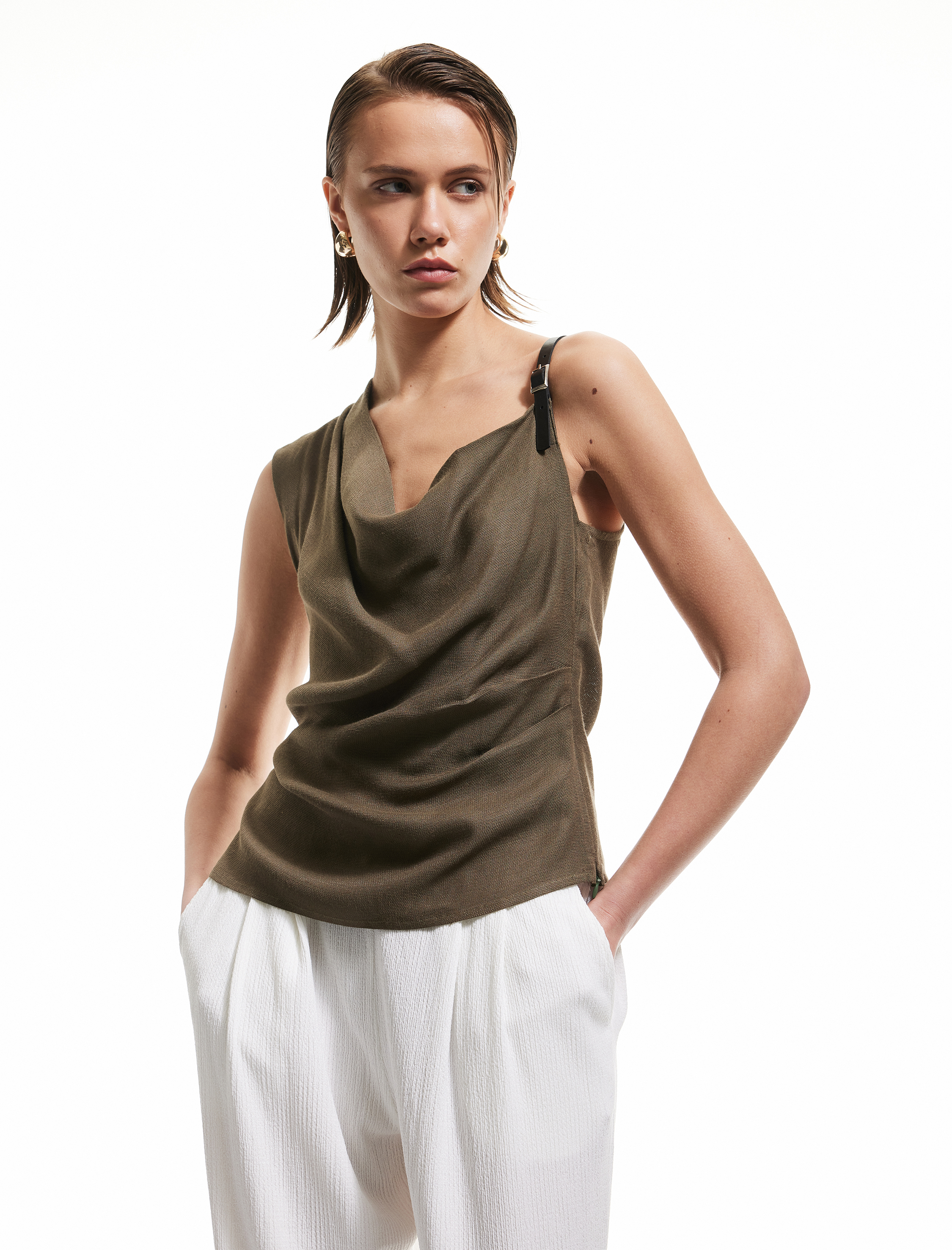   Viskon -  Keten Karışımlı Aksesuar Detaylı Asimetrik Degaje Yaka Bluz