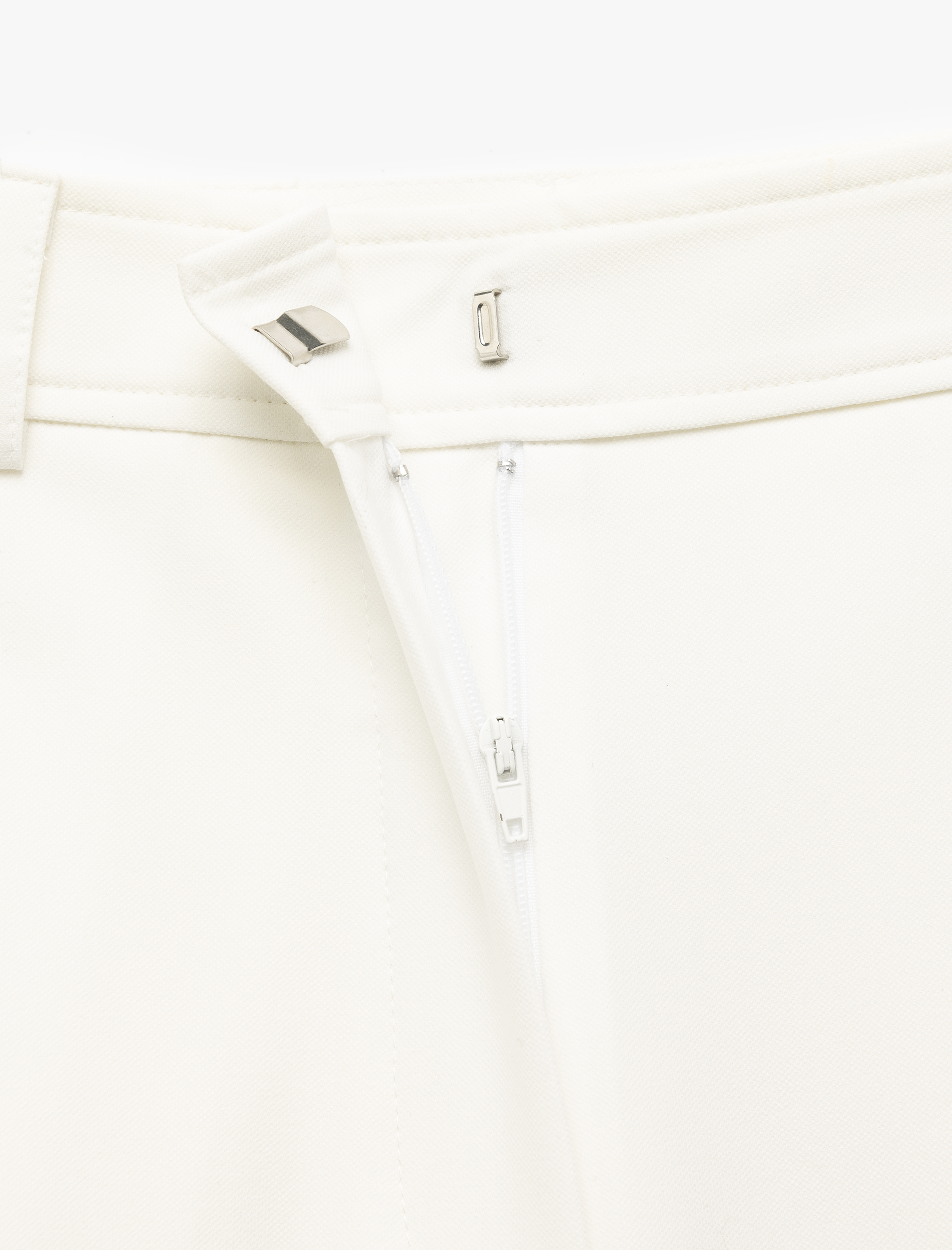   Pile Detaylı Cepli Yüksek Bel Mini Şort