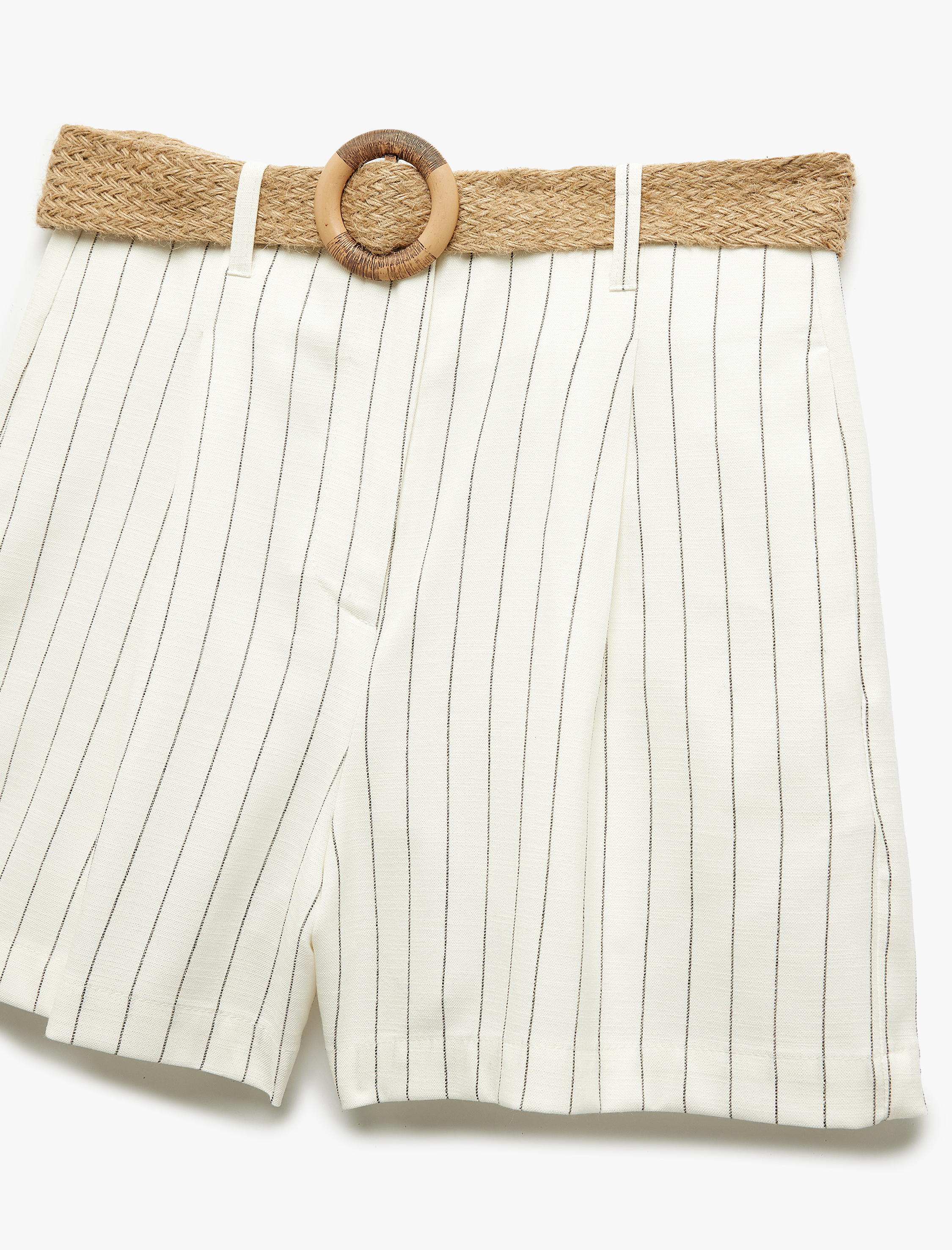   Viskon Kumaş Hasır Kemer Detaylı Cepli Yüksek Bel Mini Şort