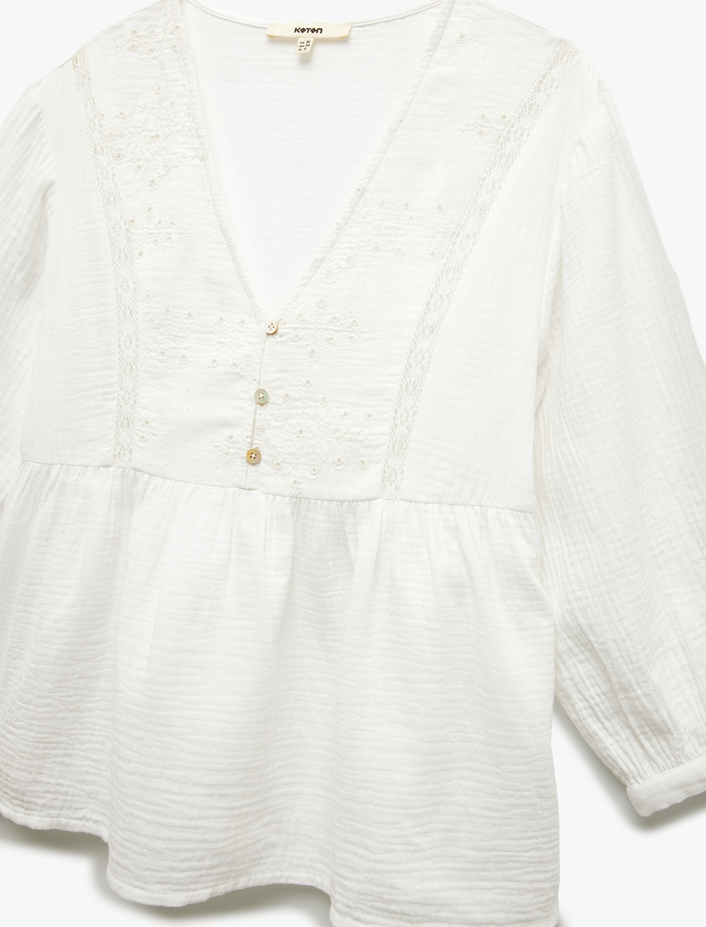   Pamuklu Bol Kalıp Nakış Detaylı V Yaka Fistolu Müslin Bluz