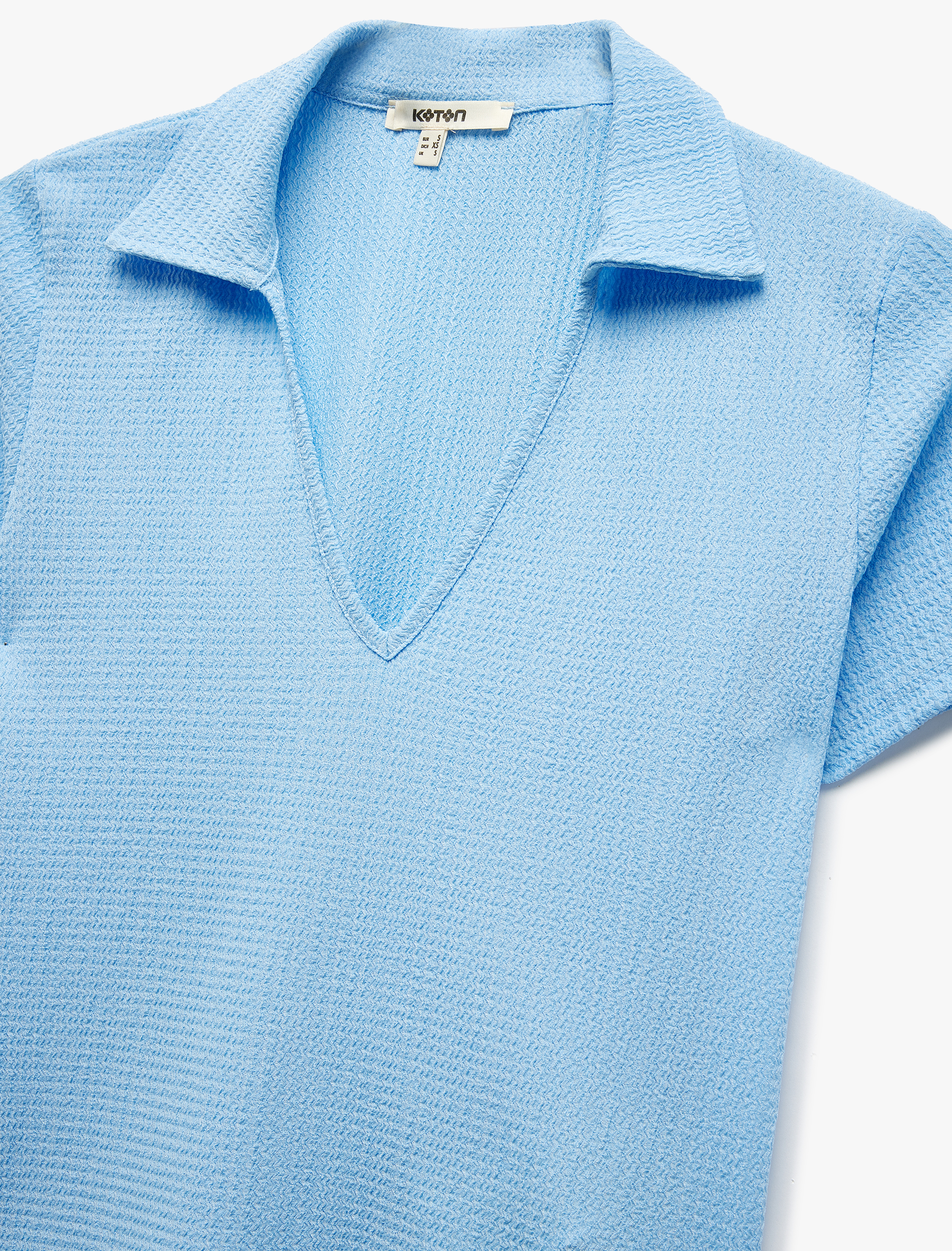   Regular Fit Dokulu Kısa Kollu V Polo Yaka Tişört