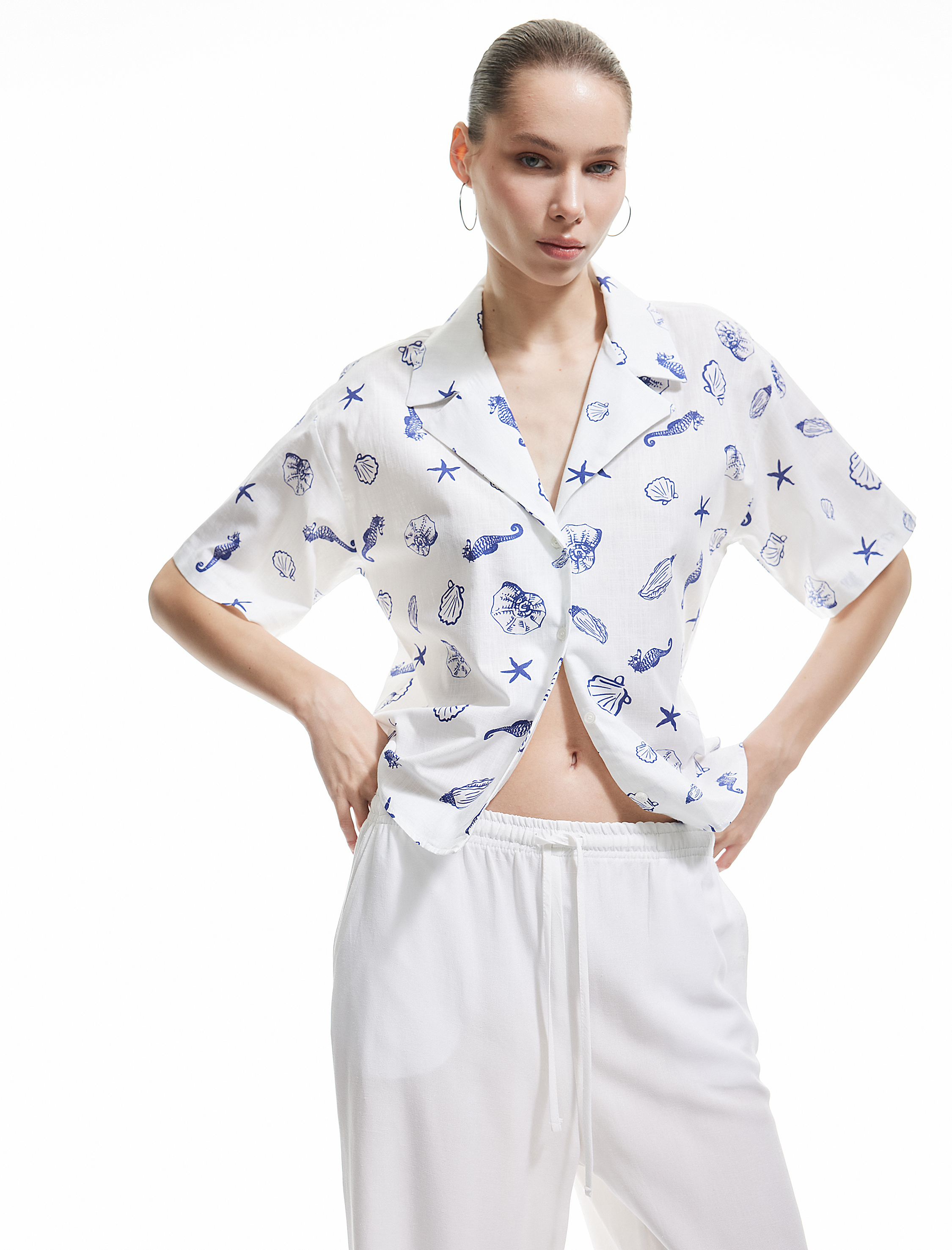   Devrik Yaka Kısa Kollu Deniz Kabuğu Detaylı Oversize Gömlek