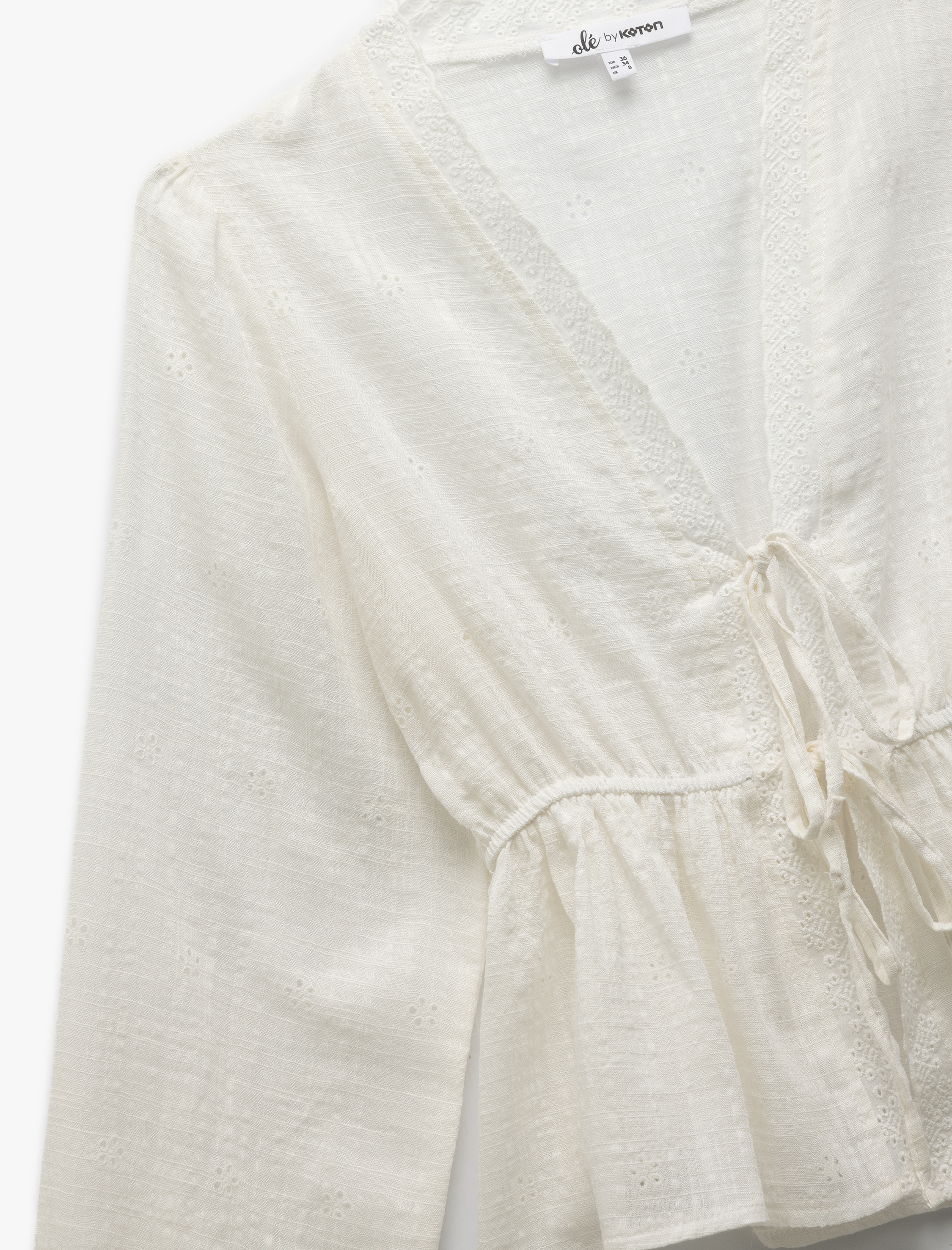   Brodeli V Yaka Bağcık Detaylı Uzun Kollu Viskon Karışımlı Bluz