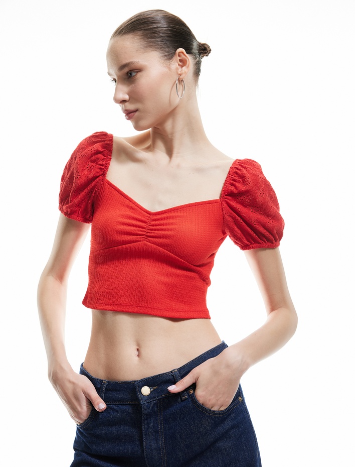  Balon Kollu Brode Detaylı Kalp Yaka Crop Tişört Bürümcük