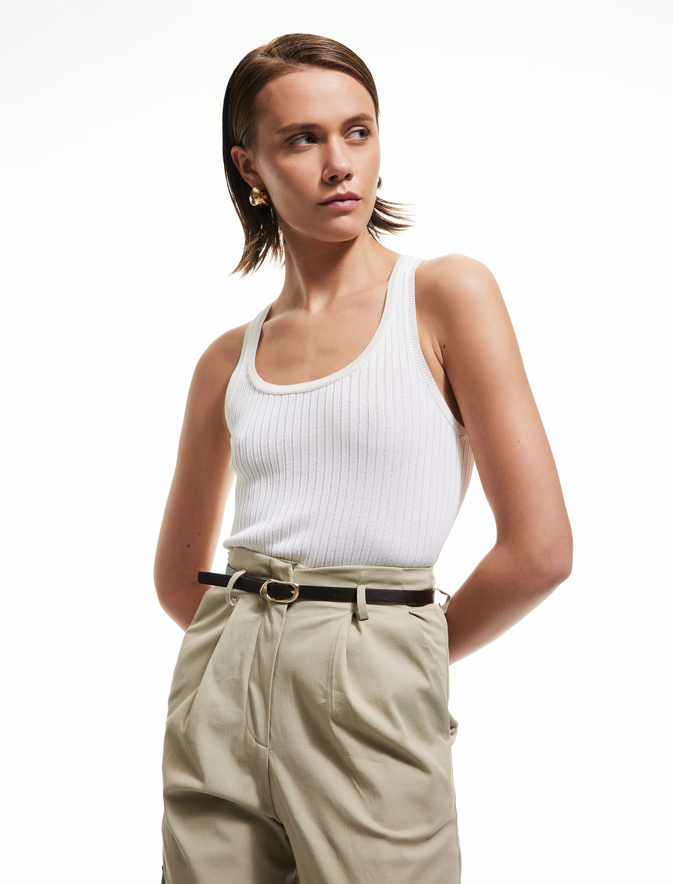 Derin Yuvarlak Yaka Kolsuz Triko Atlet