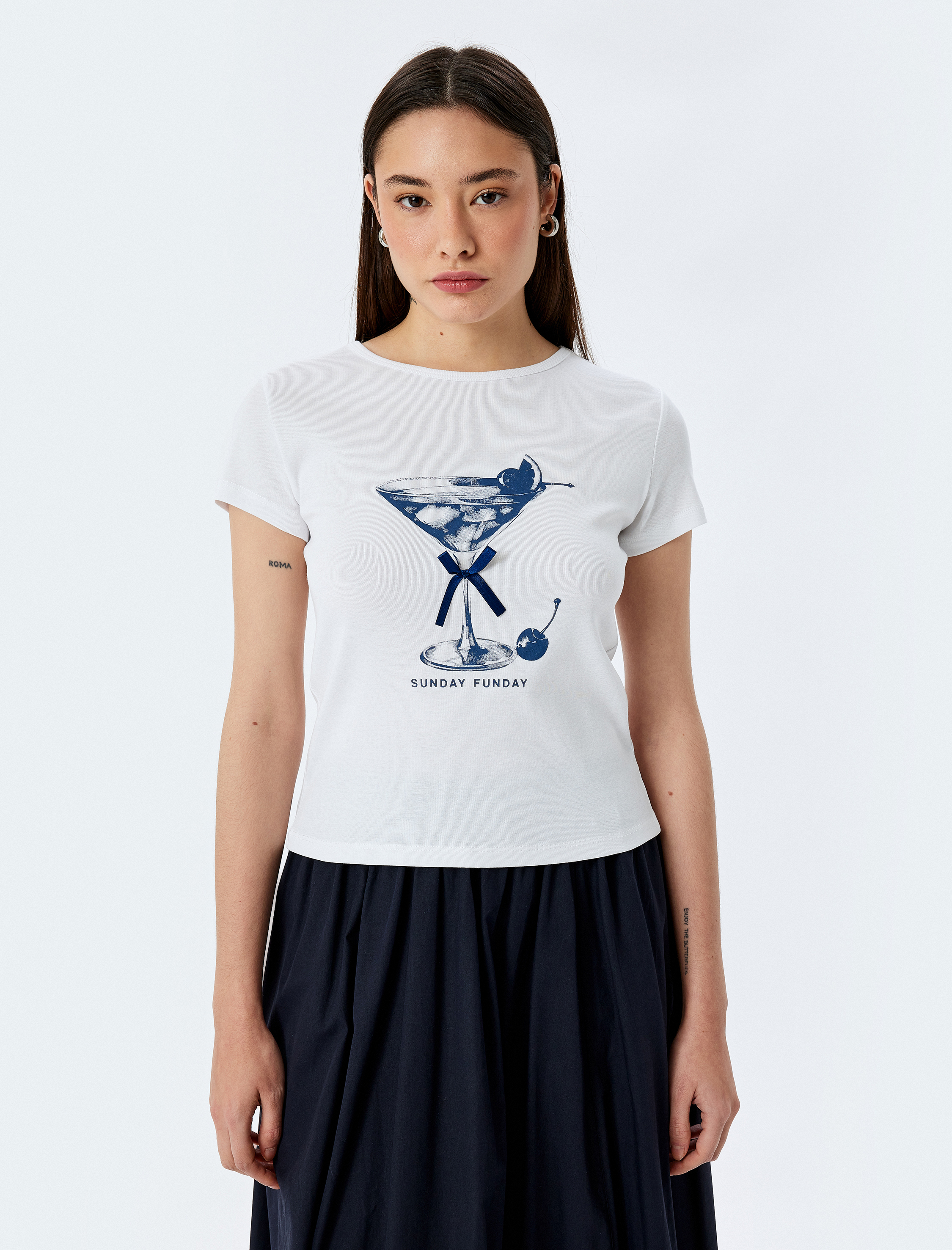   Bisiklet Yaka Baskılı Fiyonk Detaylı Kısa Kollu Tişört