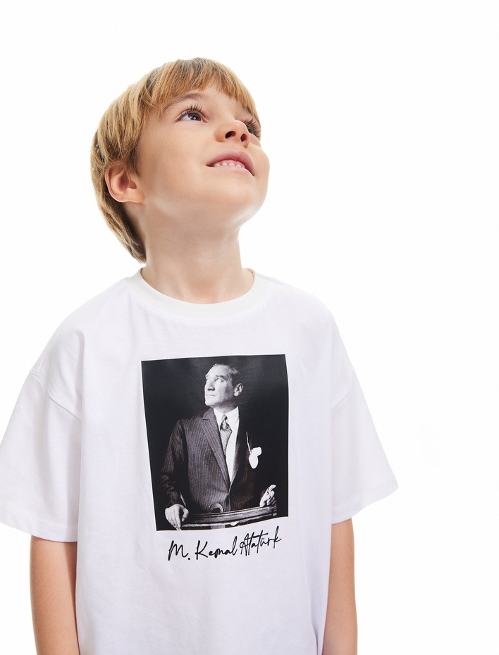 Erkek Çocuk Pamuklu Kısa Kollu Bisiklet Yaka Atatürk Baskılı Tişört