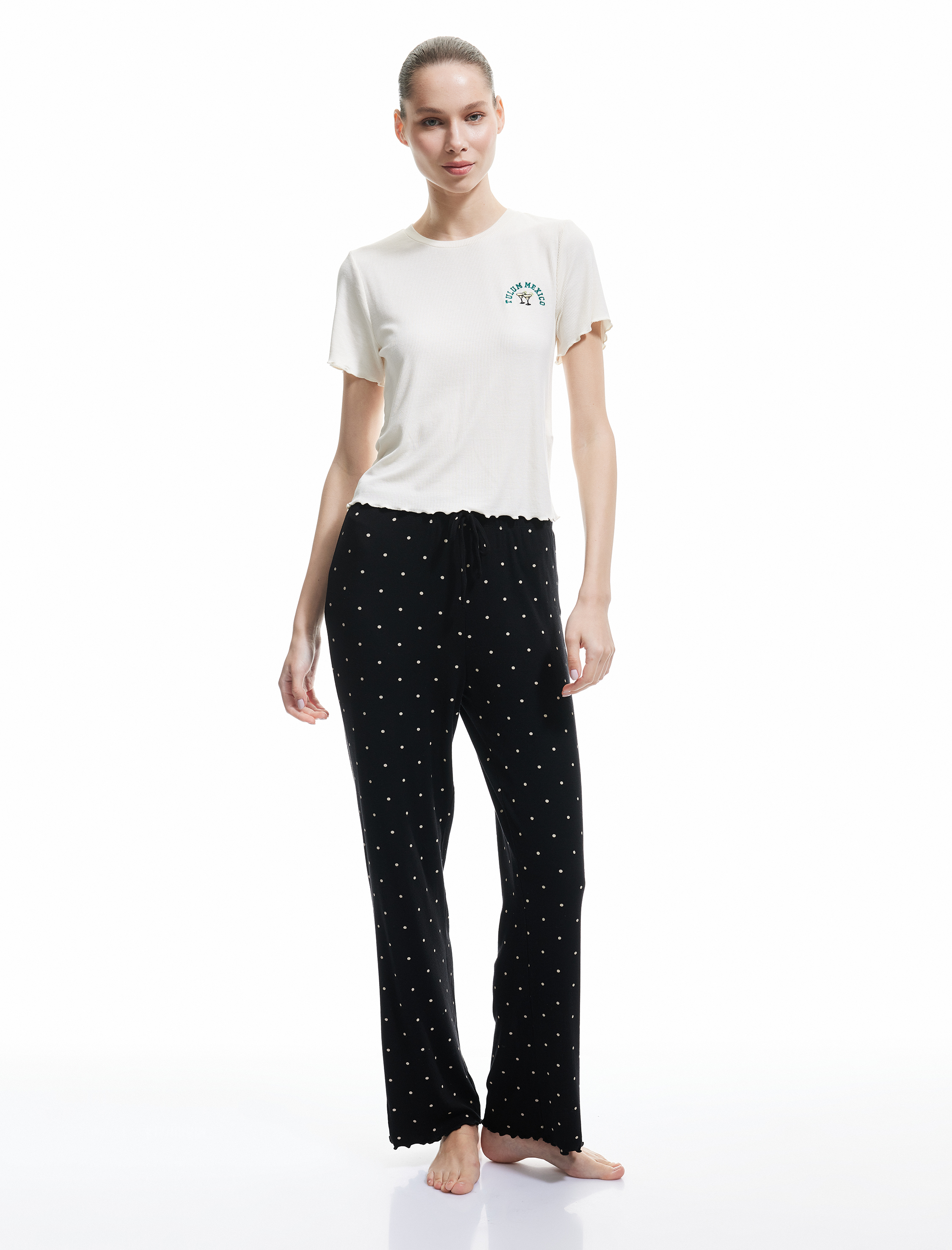 Koton Kadın Nakış Detaylı Viskon Kısa Kollu Puantiyeli Pijama Takımı -1