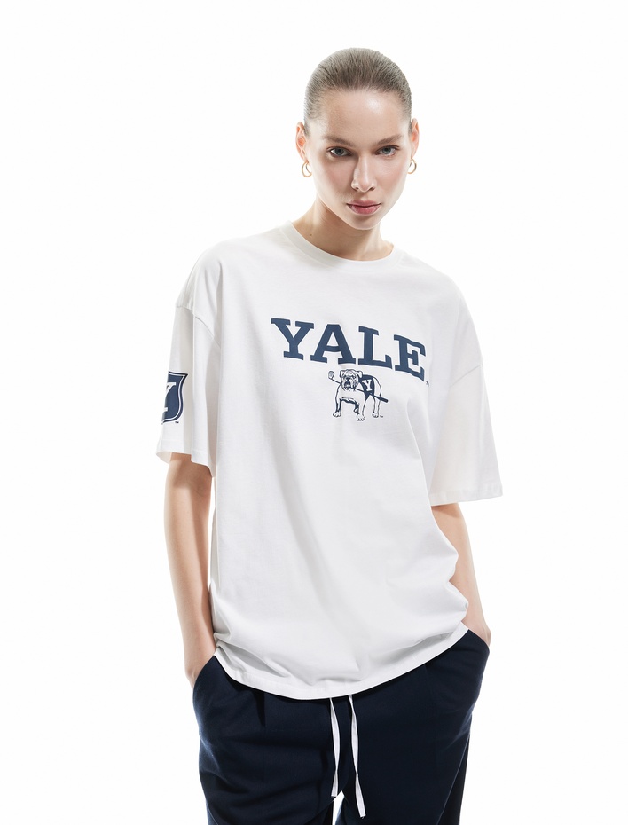  Yale Lisanslı Kısa Kollu Bisiklet Yaka Arkası Baskılı Oversize Tişört