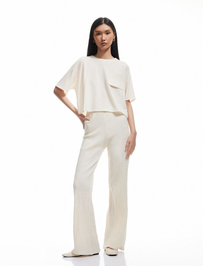  Aplike Detaylı Dokulu Bisiklet Yaka Kısa Kollu Tişört