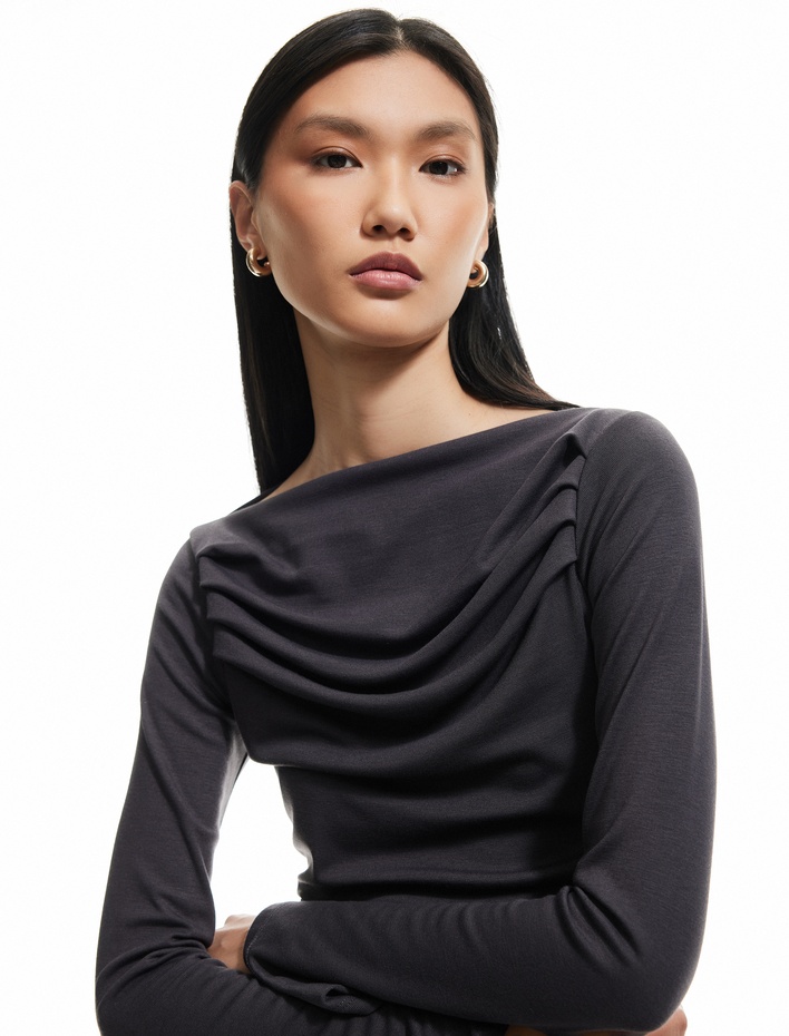 Slim Fit Drape Detaylı Asimetrik Uzun Kollu Tişört