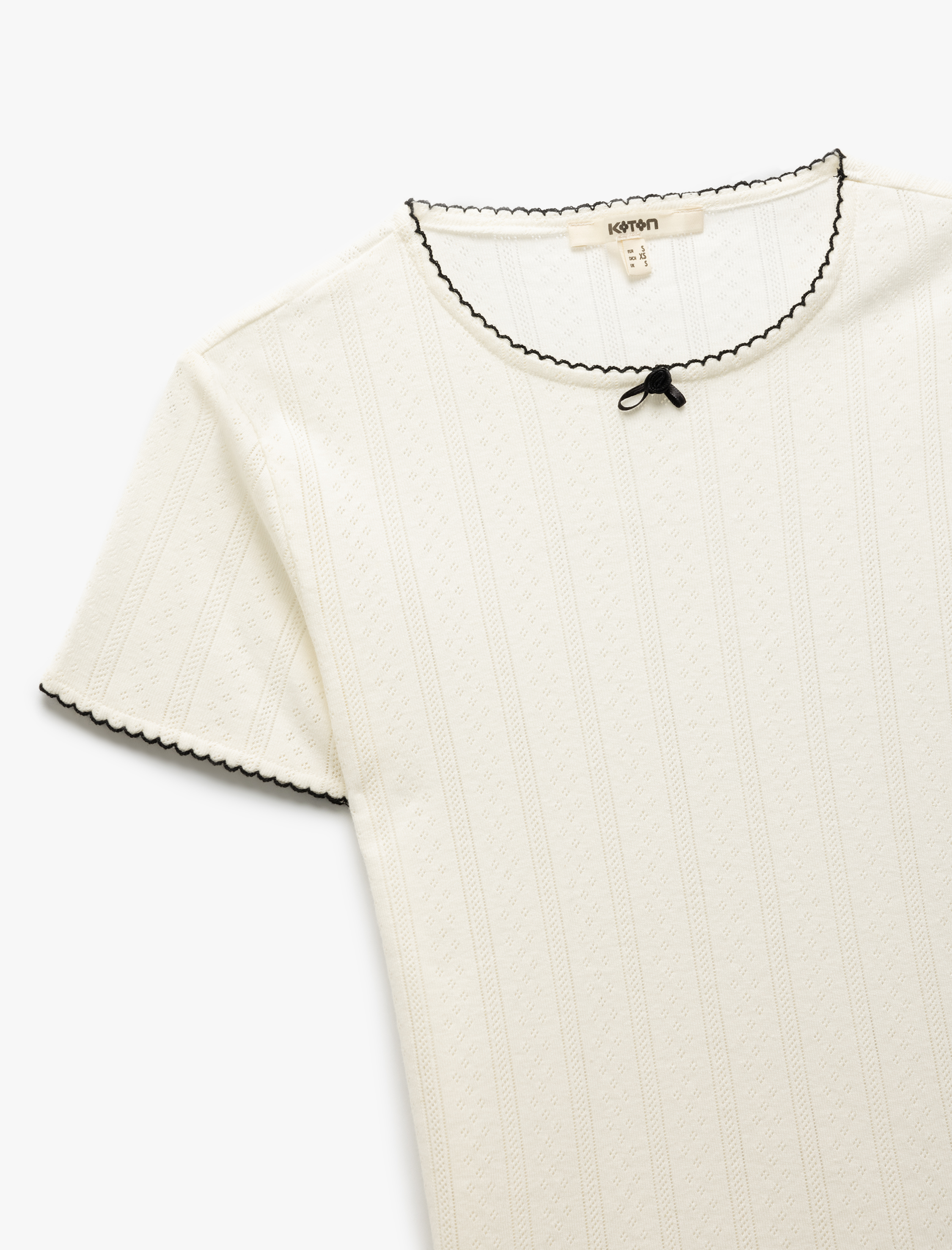   Pamuklu Renk Kontrastlı Fiyonklu Slim Bisiklet Yaka Kısa Kollu Tişört