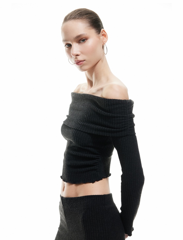  Omzu Açık Slim Fit Viskon Karışımlı Kaşkorse Uzun Kollu Tişört