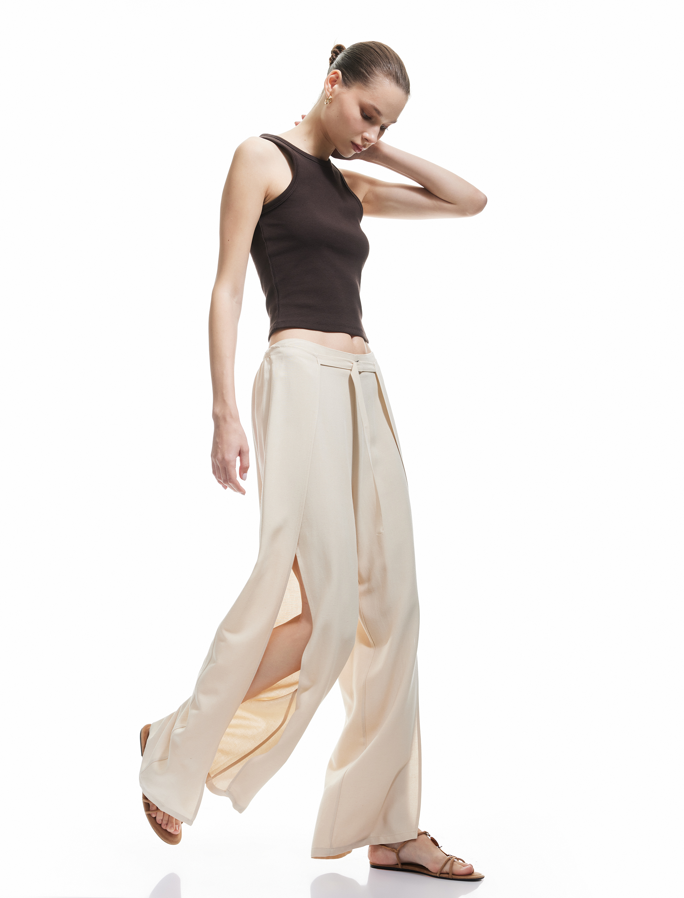   Viskon Kemer Detaylı Yırtmaçlı Nervürlü Geniş Paça Pantolon