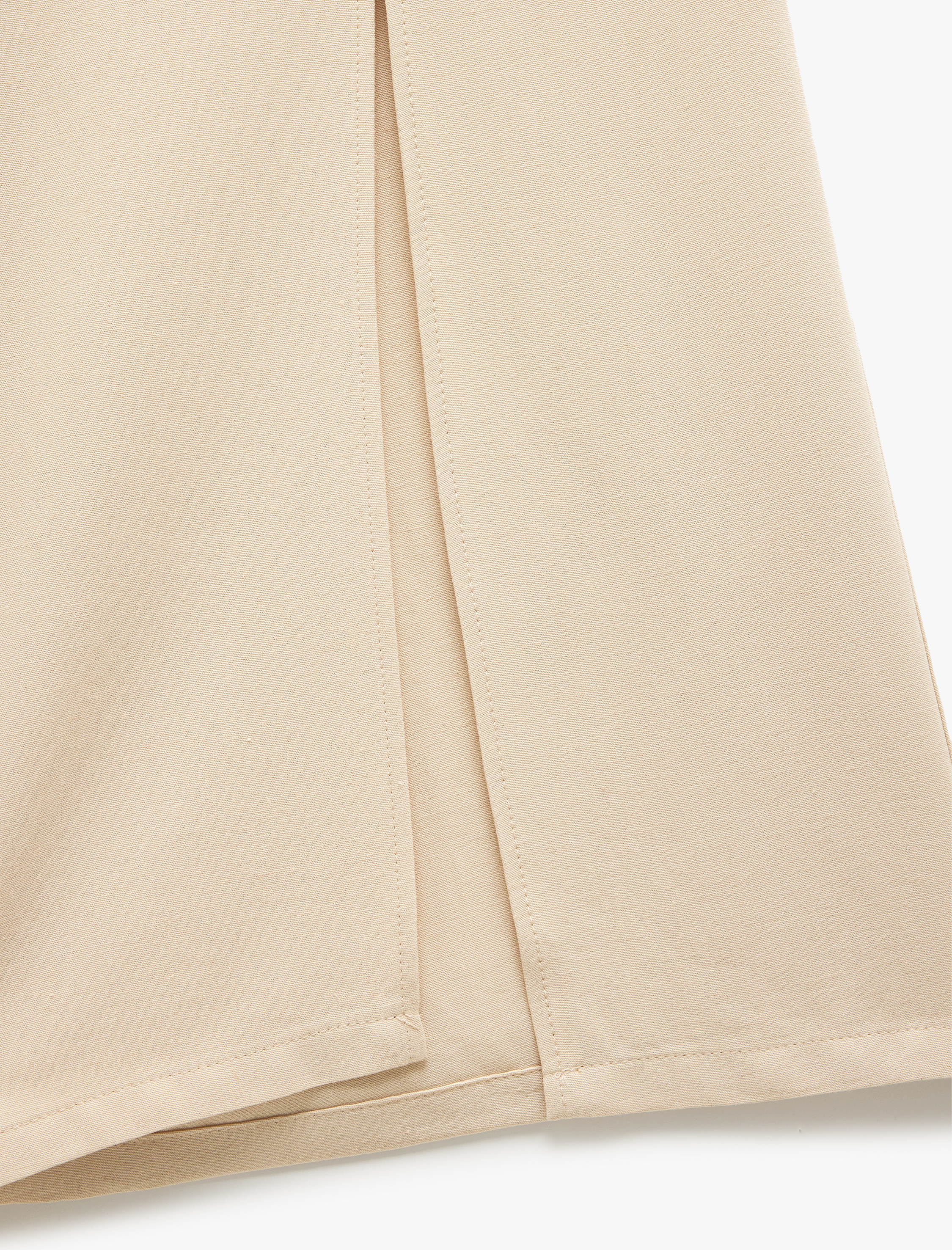   Viskon Kemer Detaylı Yırtmaçlı Nervürlü Geniş Paça Pantolon