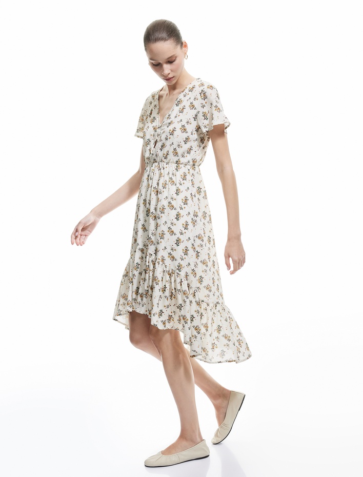  V Yaka Asimetrik Kısa Kollu Volanlı Düğmeli Viskon Çiçekli Midi Elbise