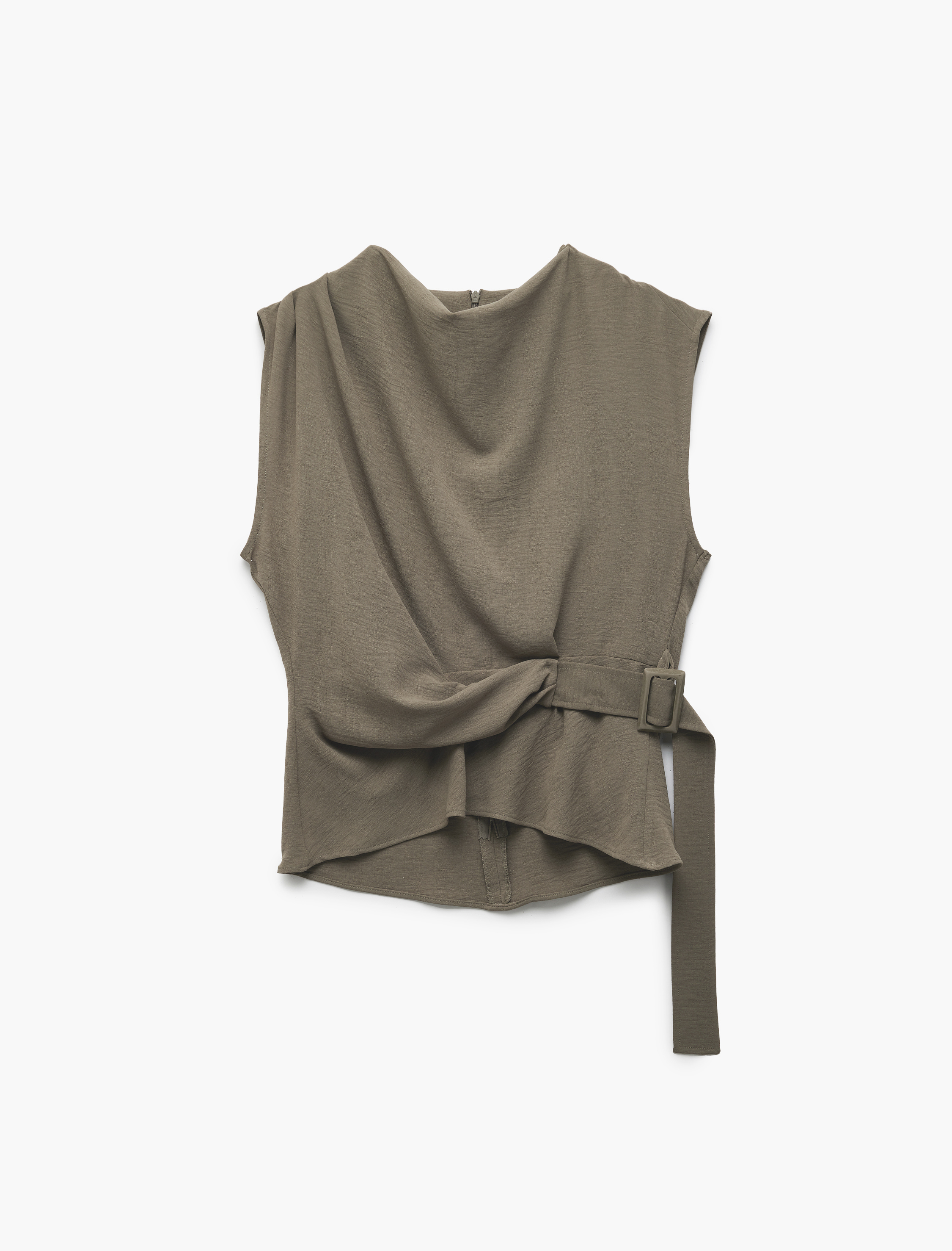   Aksesuar Detaylı Aerobin Kumaş Dökümlü Yaka Kolsuz Bluz