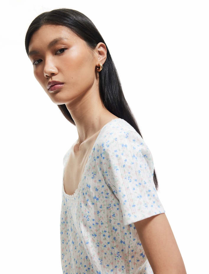  Pamuklu Slim Fit Ribanalı U Yaka Kısa Kollu Çiçekli Tişört