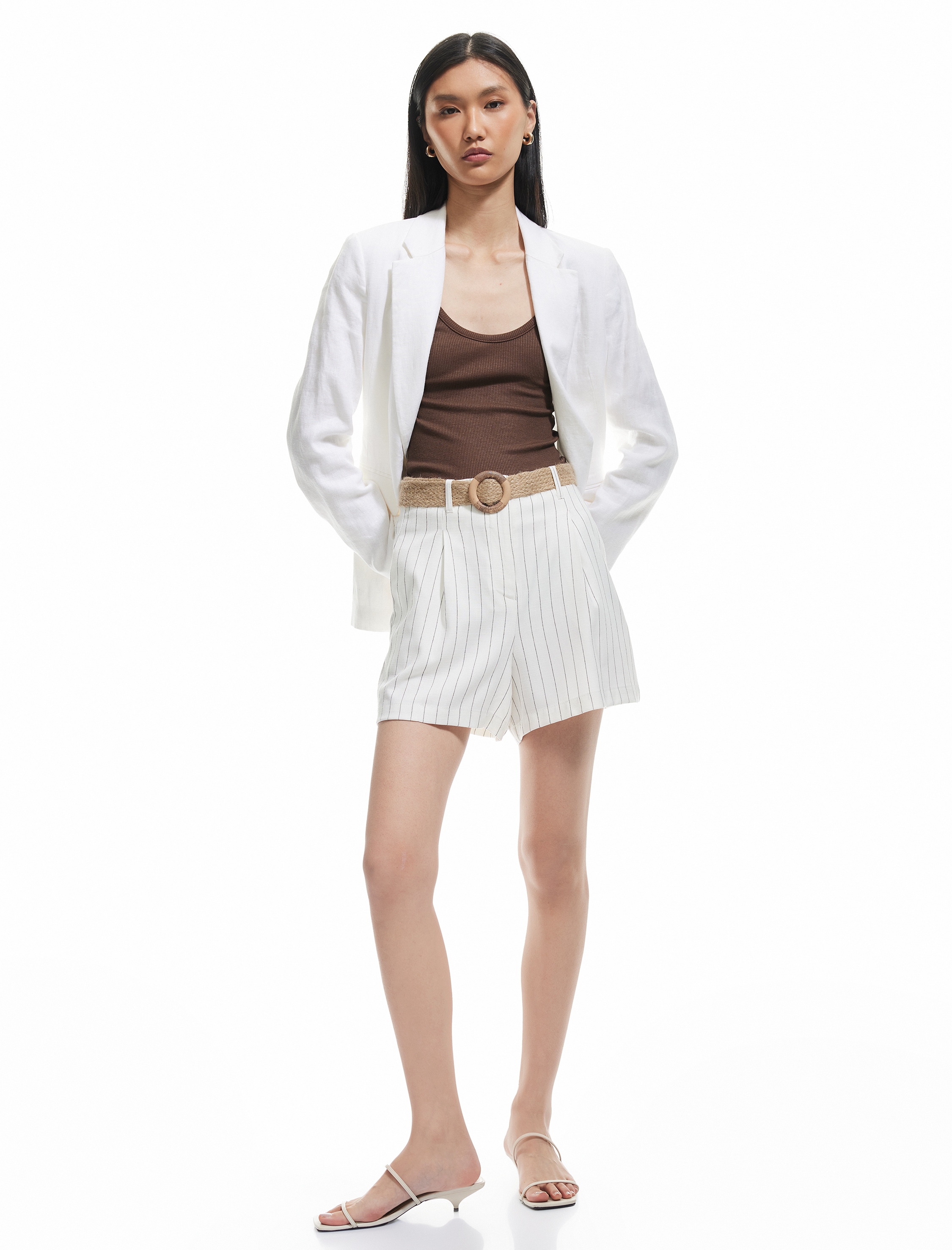   Viskon Kumaş Hasır Kemer Detaylı Cepli Yüksek Bel Mini Şort