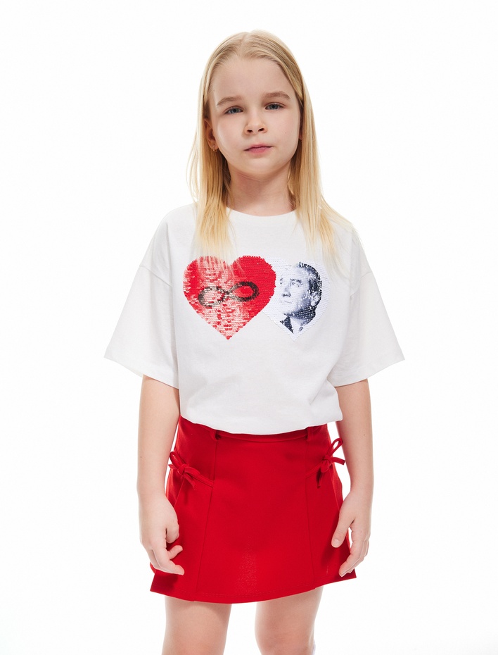 Kız Çocuk Kısa Kollu Bisiklet Yaka Kalpli Pullu Payetli Atatürklü Tişört