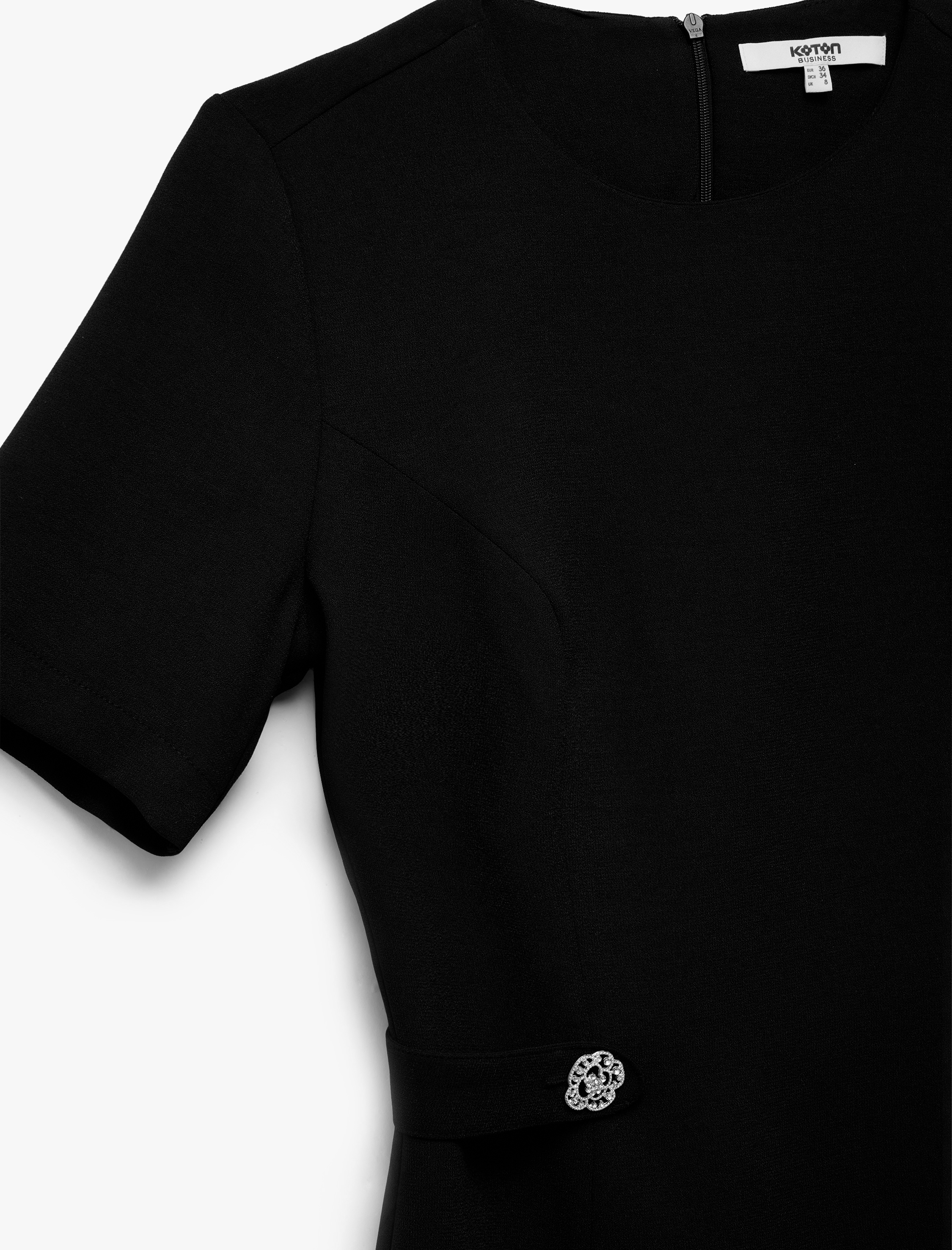   Düğmeli Yuvarlak Yaka Kısa Kollu A Kesim Diz Üstü Elbise