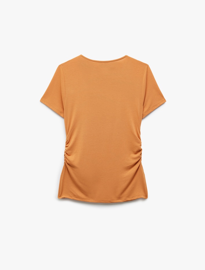  Koton X Sima Tarkan - Slim Fit Drape Detaylı Bisiklet Yaka Kısa Kollu Tişört