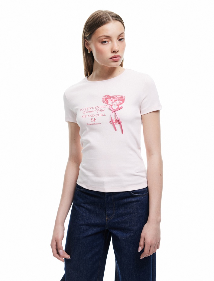  Bisiklet Yaka Kısa Kollu Dar Kesim Fiyonk Kurdele Detaylı Baskılı Tişört