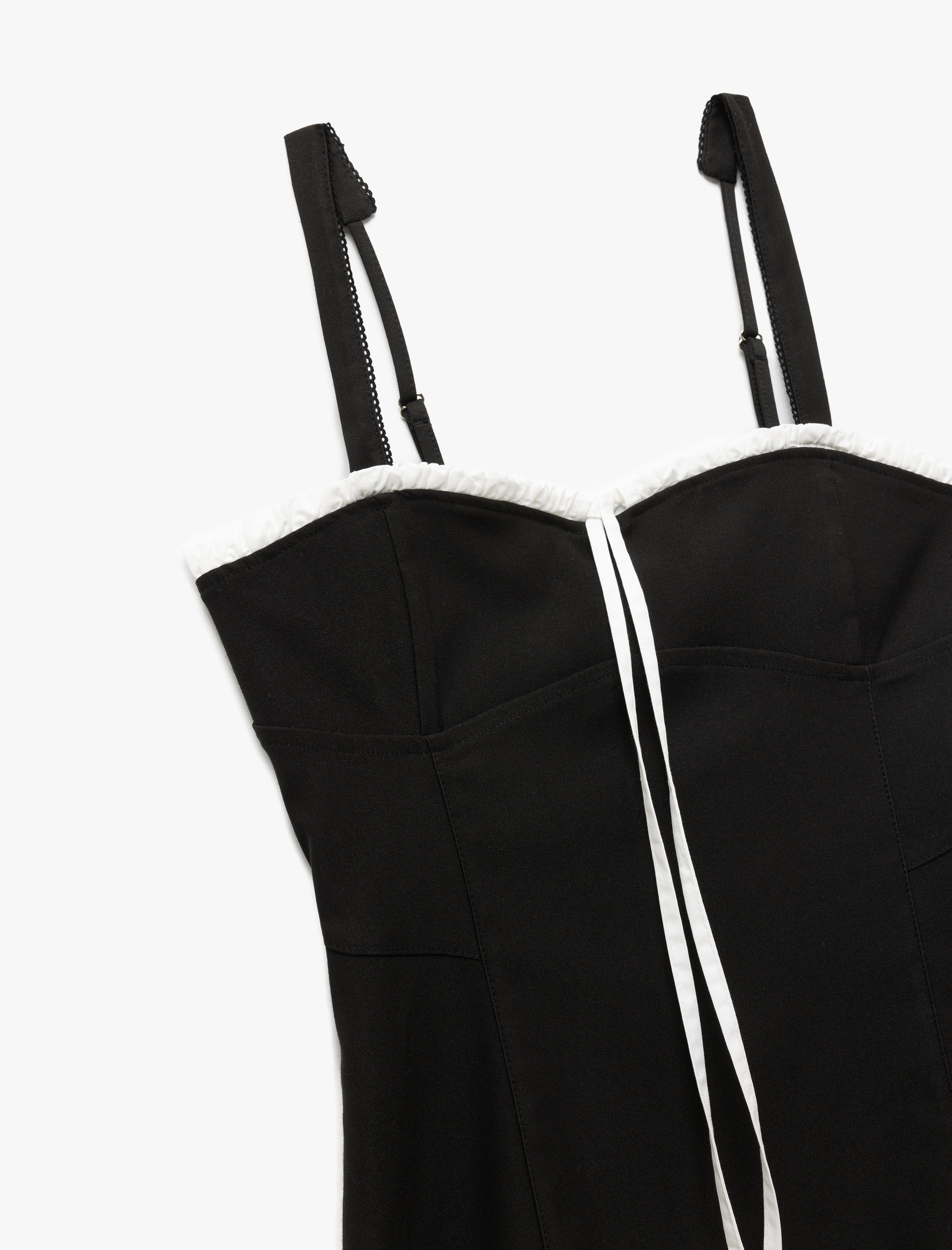   Kontrast Bağcıklı Kalp Yaka Sırt Detaylı Dar Kalıp Bodycon Askılı Mini Elbise