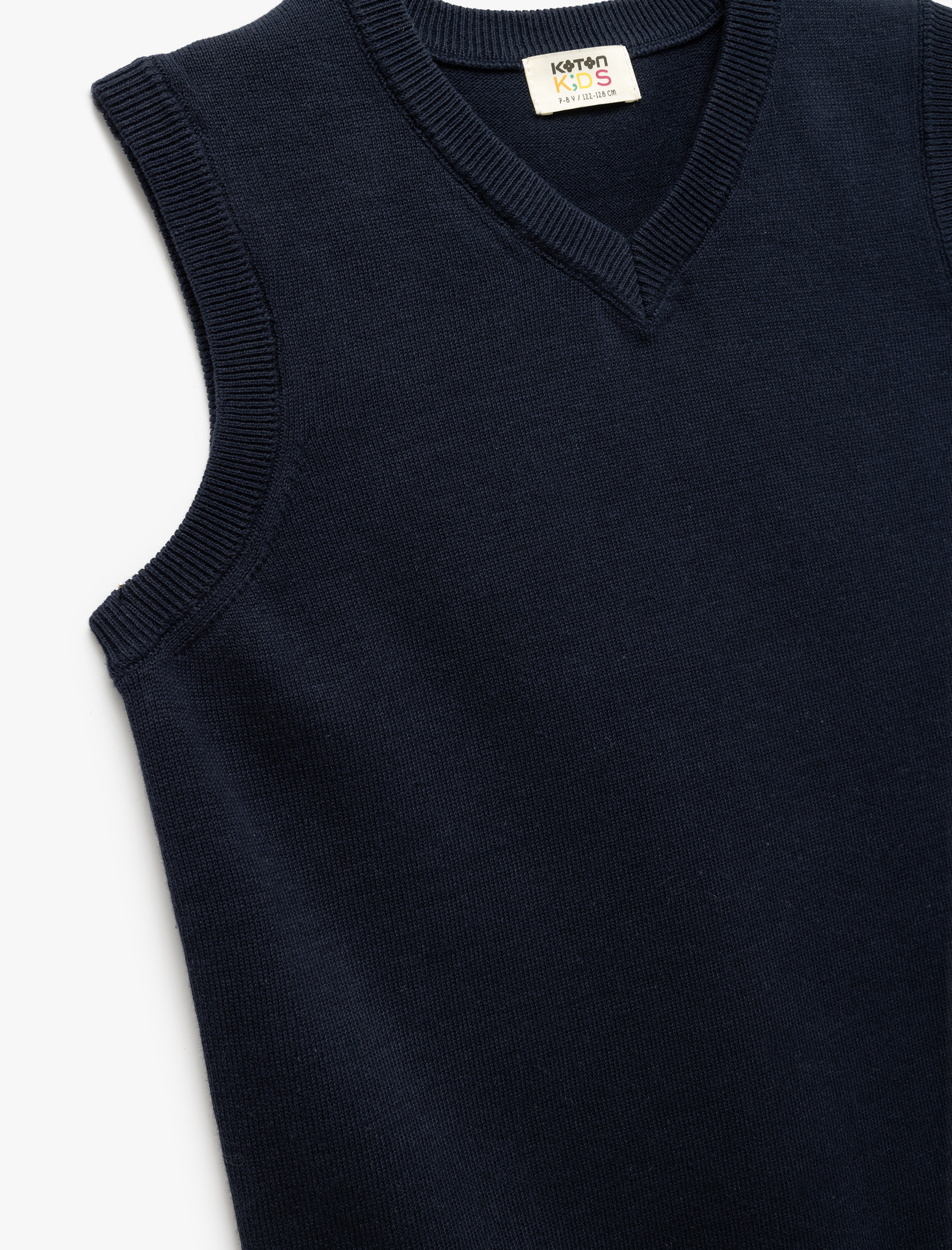  Erkek Çocuk Kolsuz V Yaka Triko Okul Süveteri