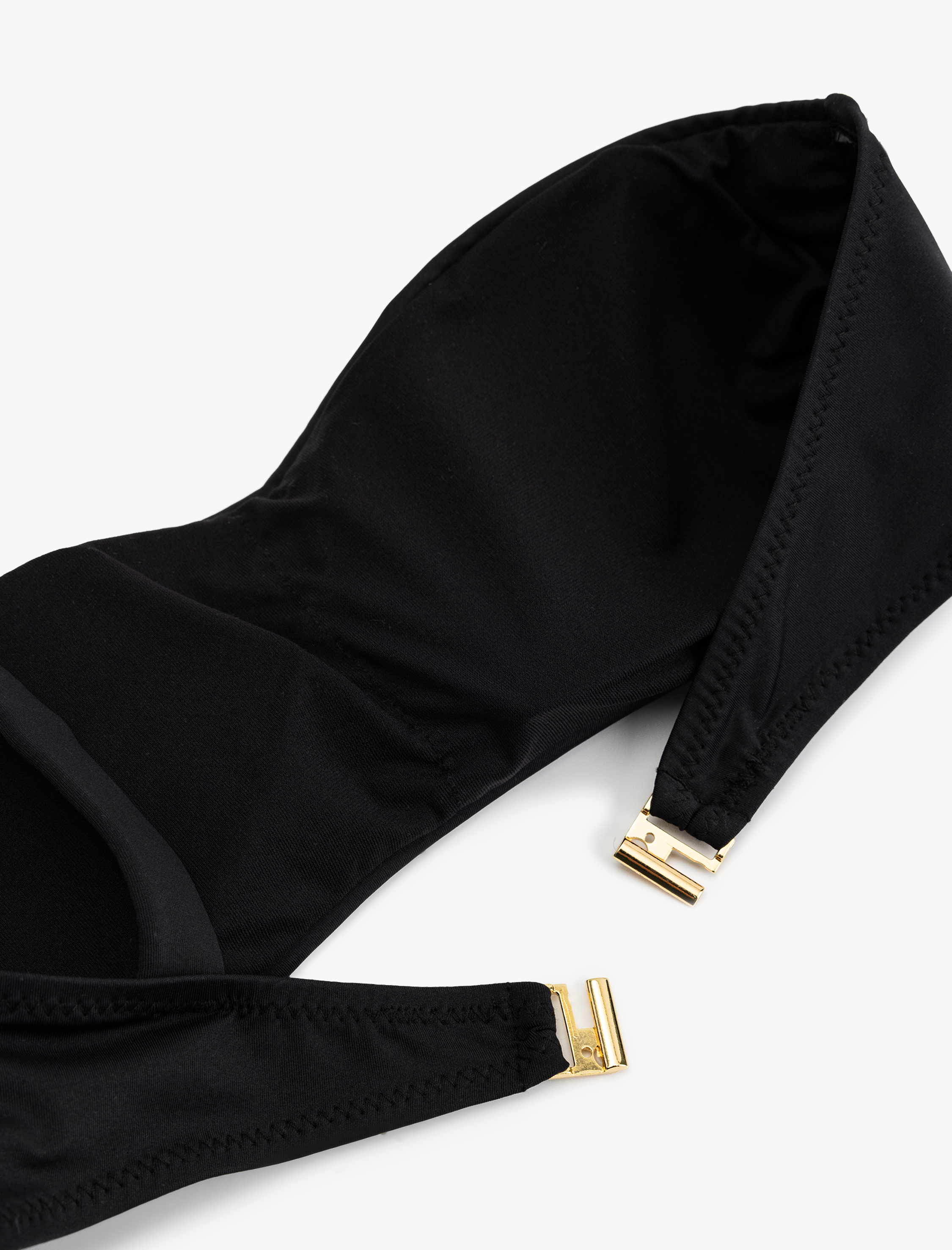   Hafif Destekli Metal Aksesuarlı Tek Omuz Bikini Üstü