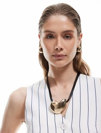 Modern Tasarımlı Deniz Kabuğu Detaylı Büyük Kolye - Koton X Sima Tarkan