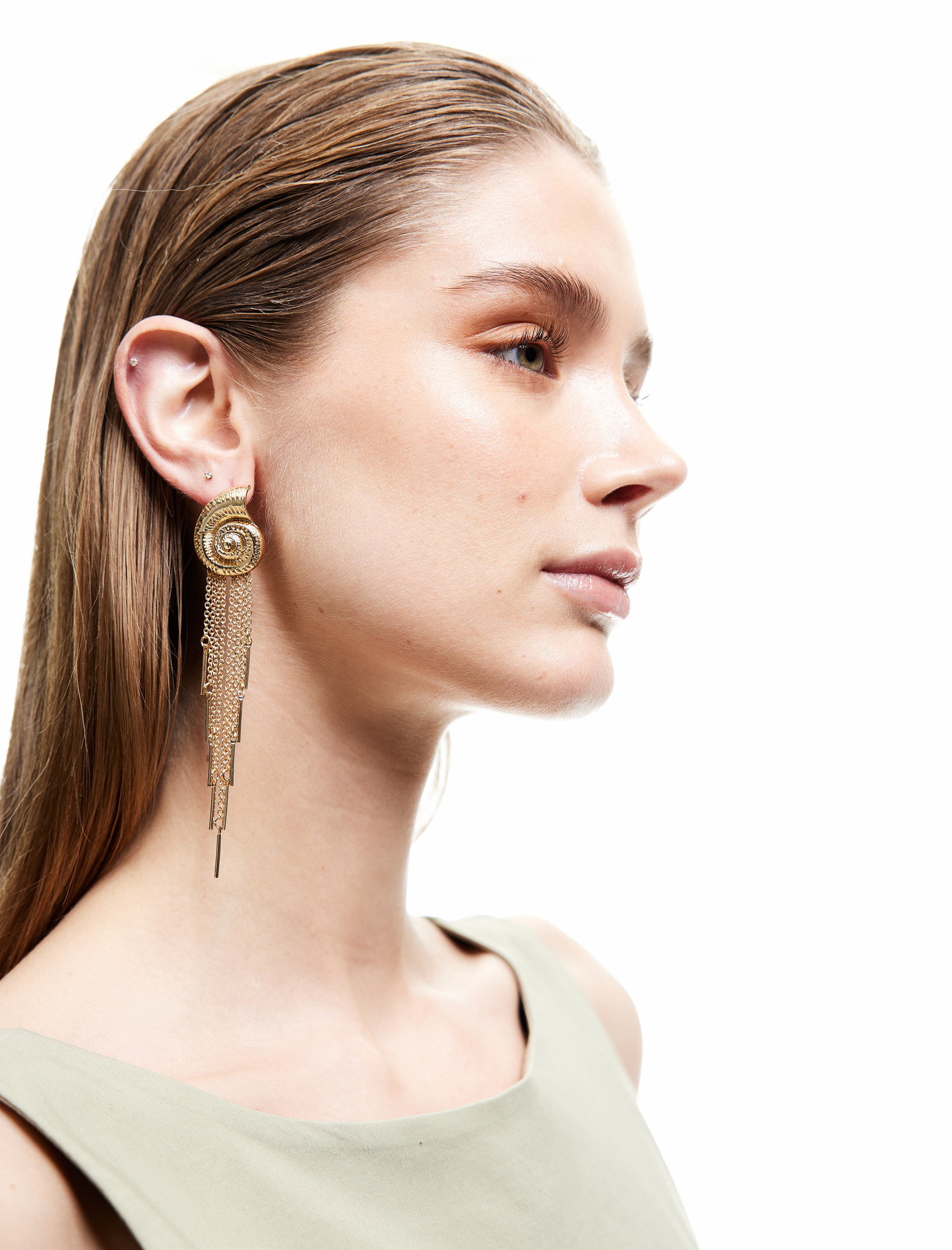  Kadın Sallantılı Büyük Boy Zincirli Deniz Kabuğu Küpe - Koton X Sima Tarkan