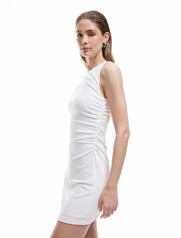  Koton X Sima Tarkan - Krep Scuba Kumaş Drape Detaylı Kolsuz Bisiklet Yaka Mini Elbise