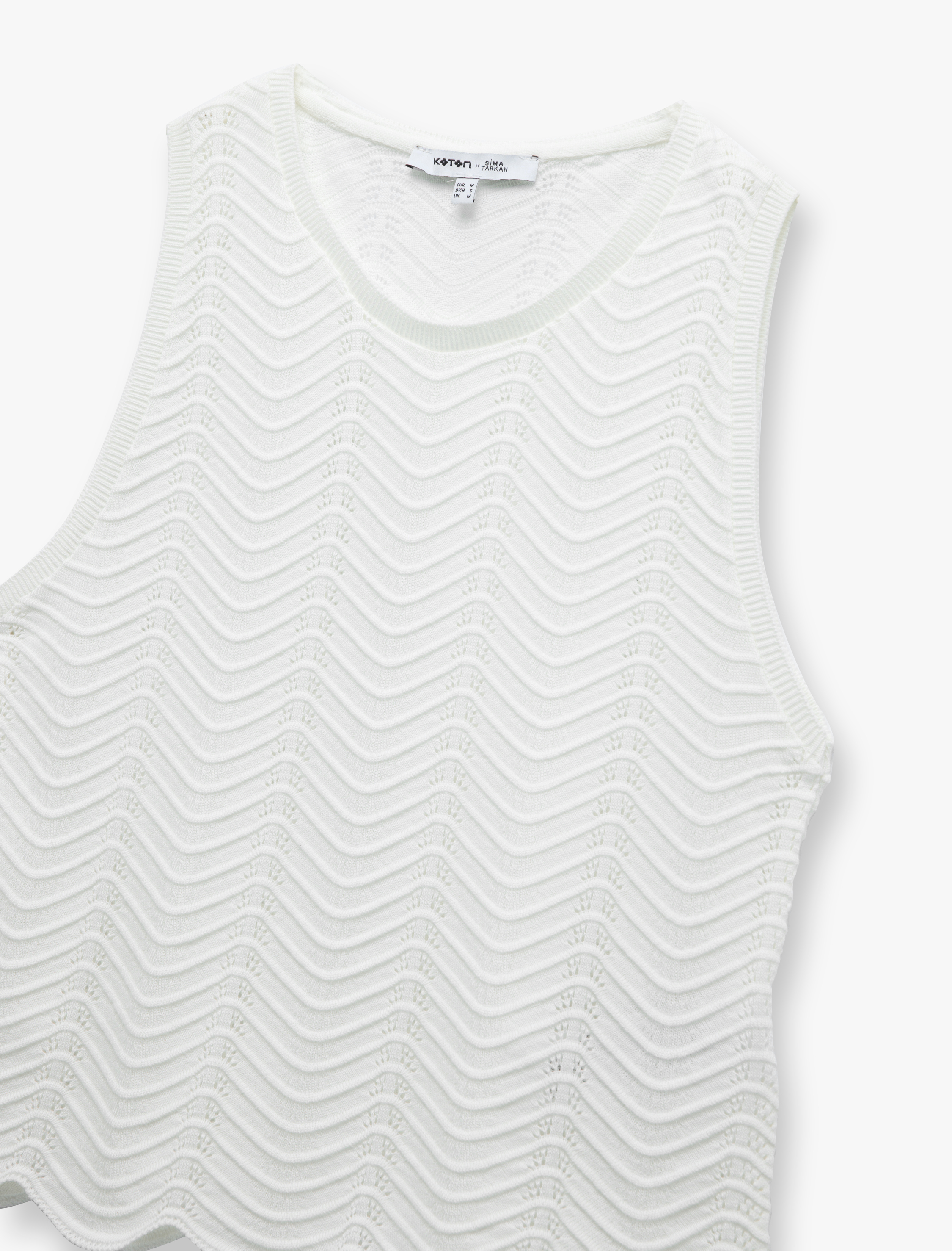   Koton X Sima Tarkan - Dokulu Bisiklet Yaka Kolsuz Triko Bluz