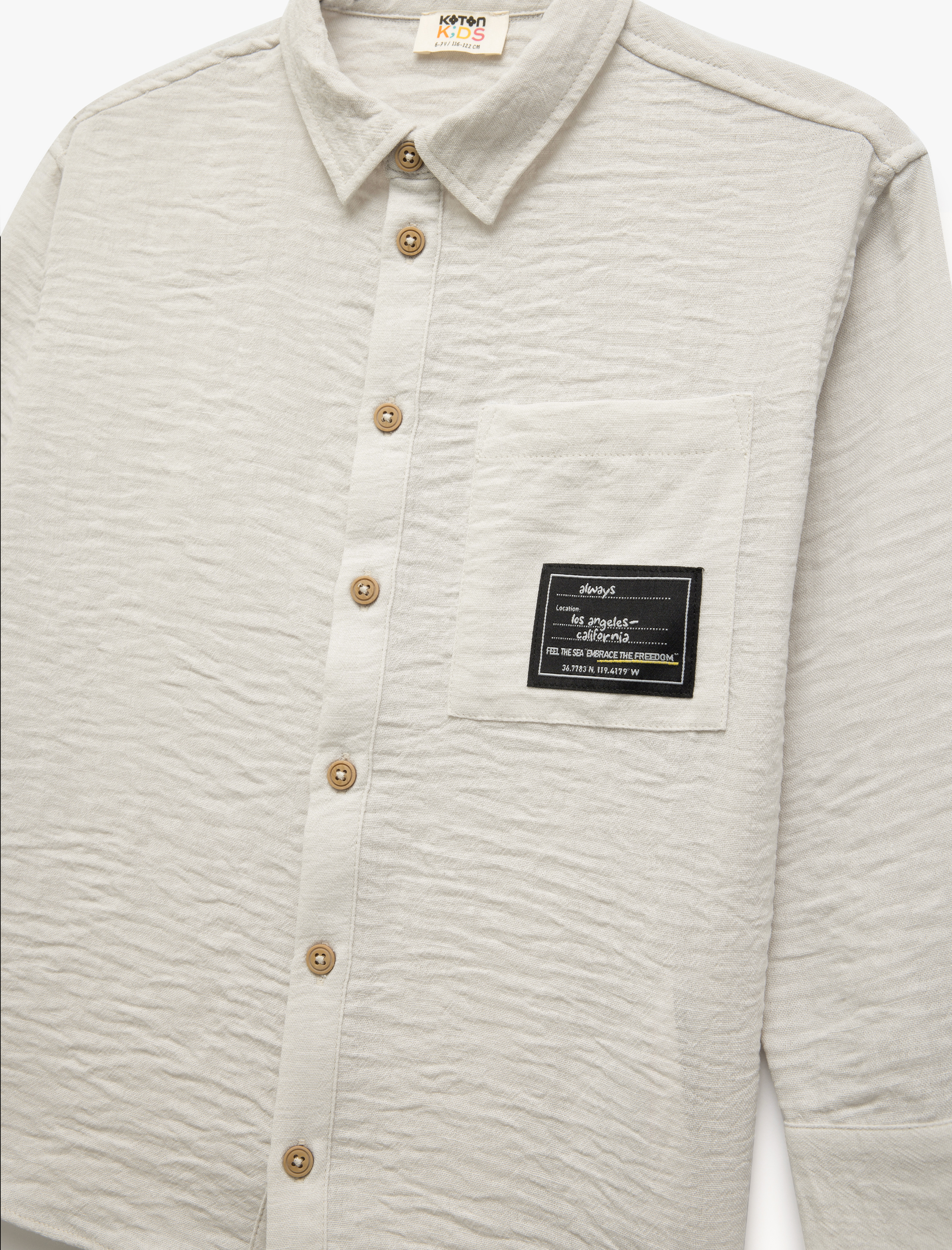  Erkek Çocuk Uzun Kollu Düğmeli Klasik Yaka Cep Detaylı Etiket Baskılı Gömlek