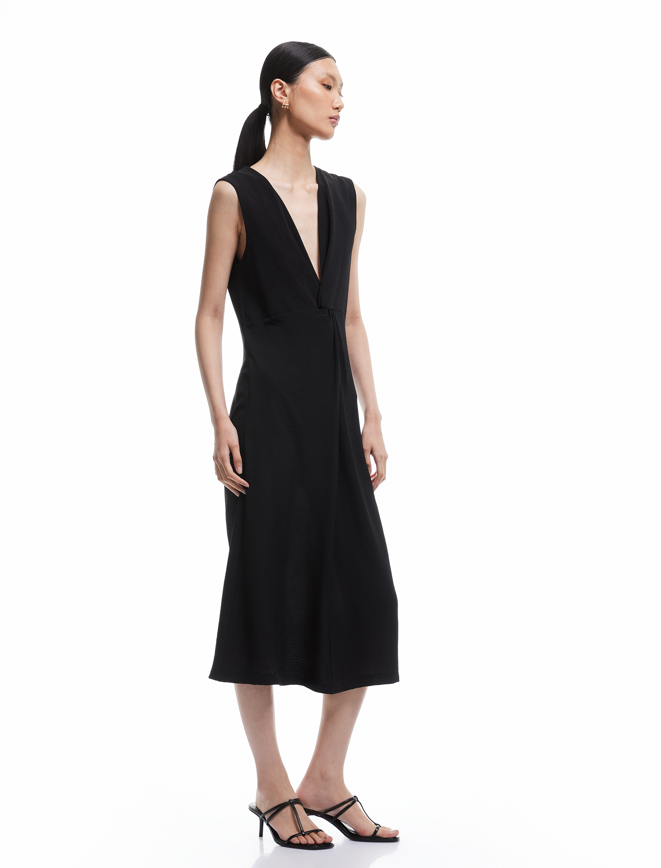   Astarlı Rahat Kalıp V Yaka Aerobin Kumaş Kolsuz Uzun Elbise