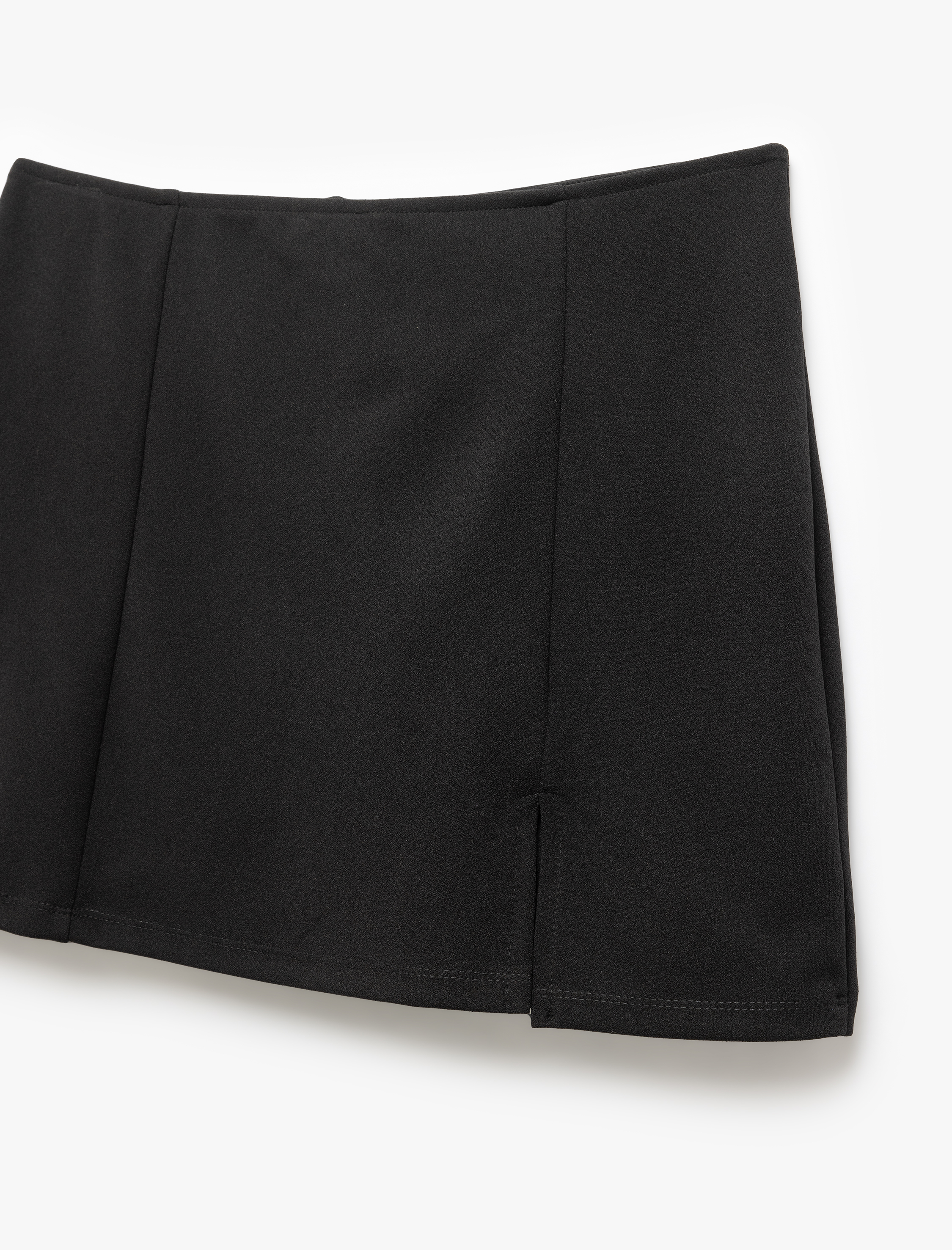   Fermuarlı Krep Scuba Kumaş Yırtmaç Detaylı Mini Şort Etek