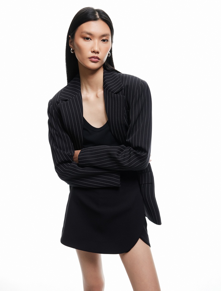  Asimetrik Kesim Kruvaze Mini Şort Etek